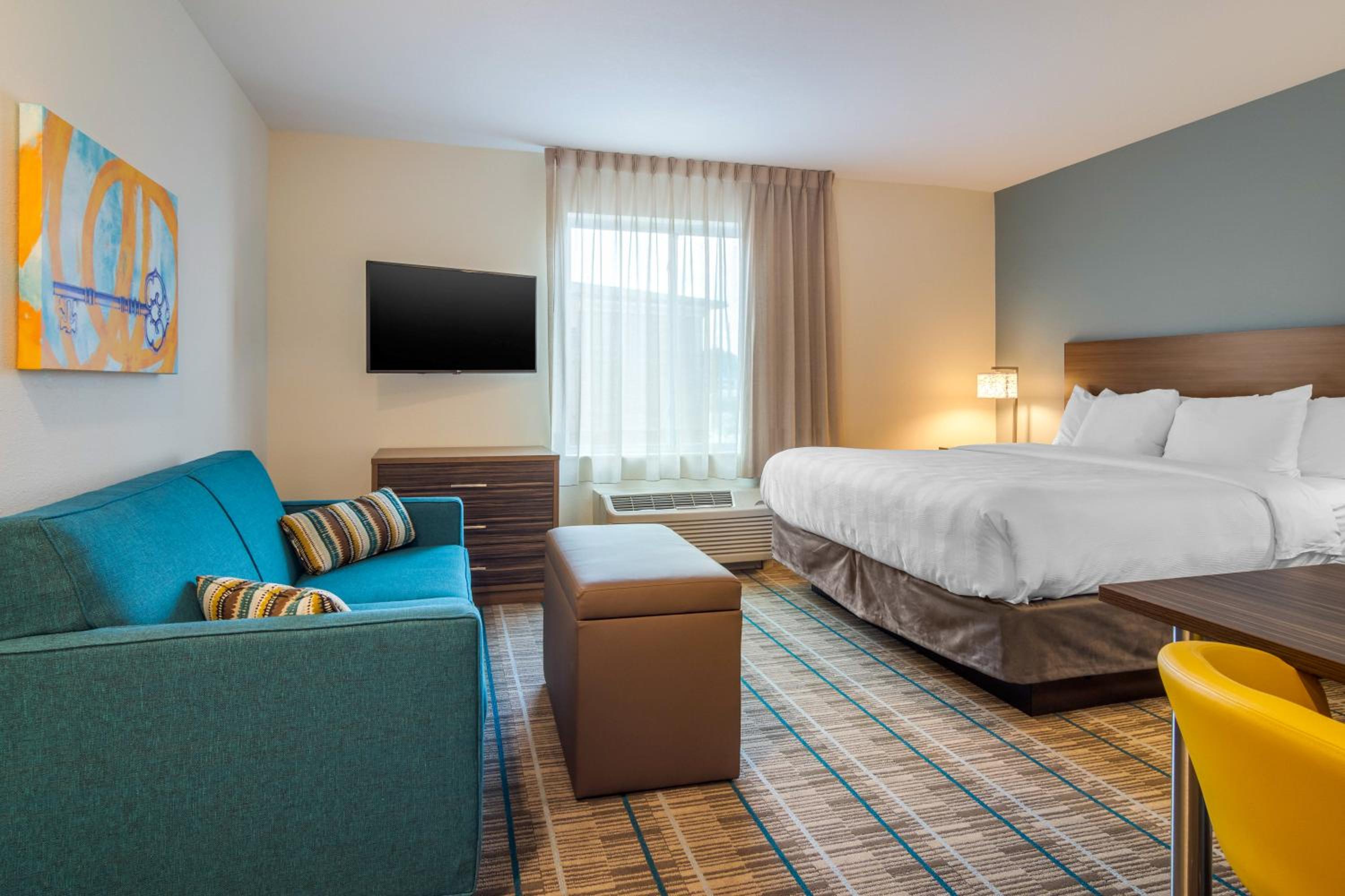 Efficiency King Suite with Roll-In Shower - Accessible/Non-Smoking photo 1