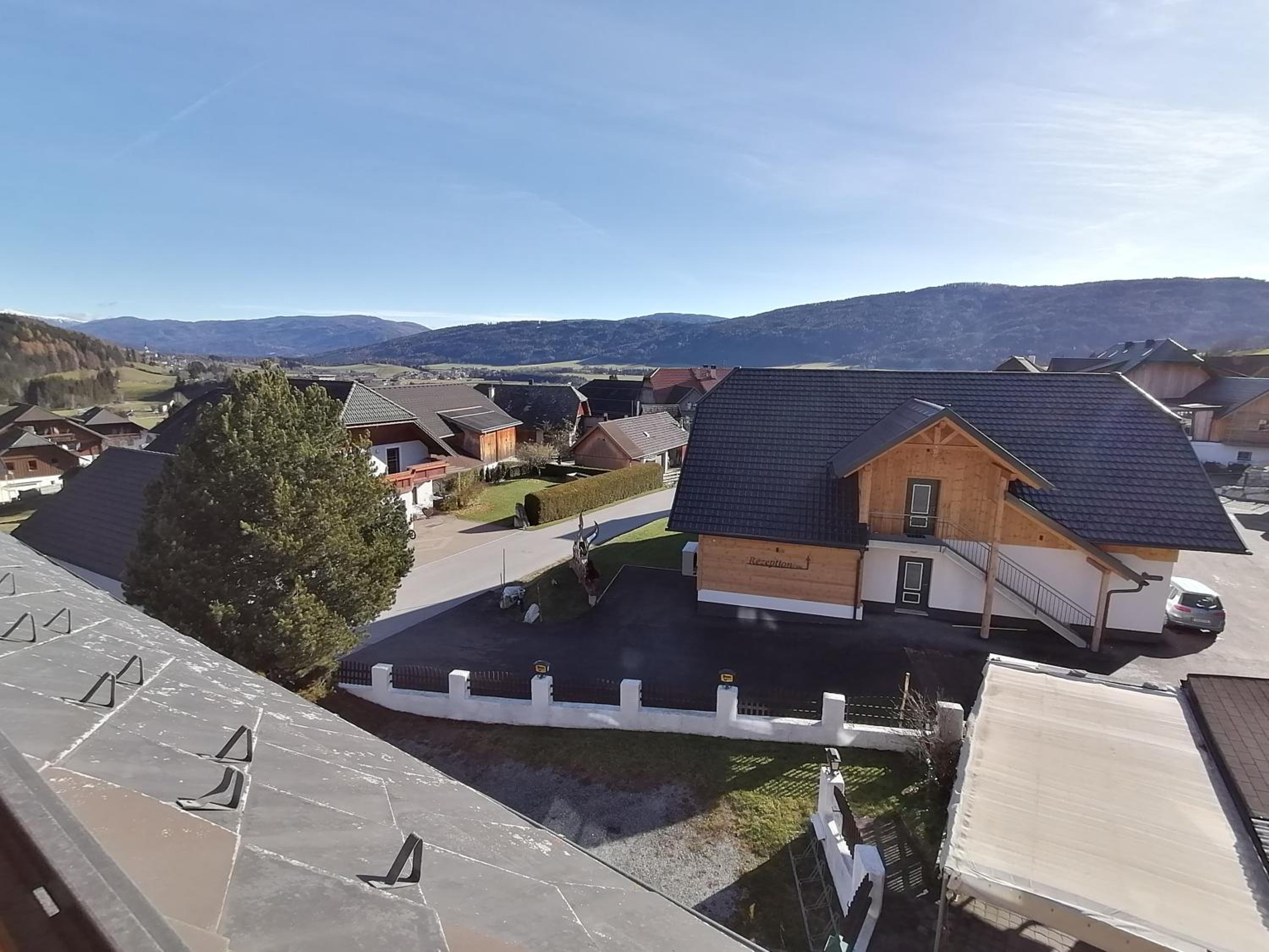 Apartment with Mountain View - Photo 14