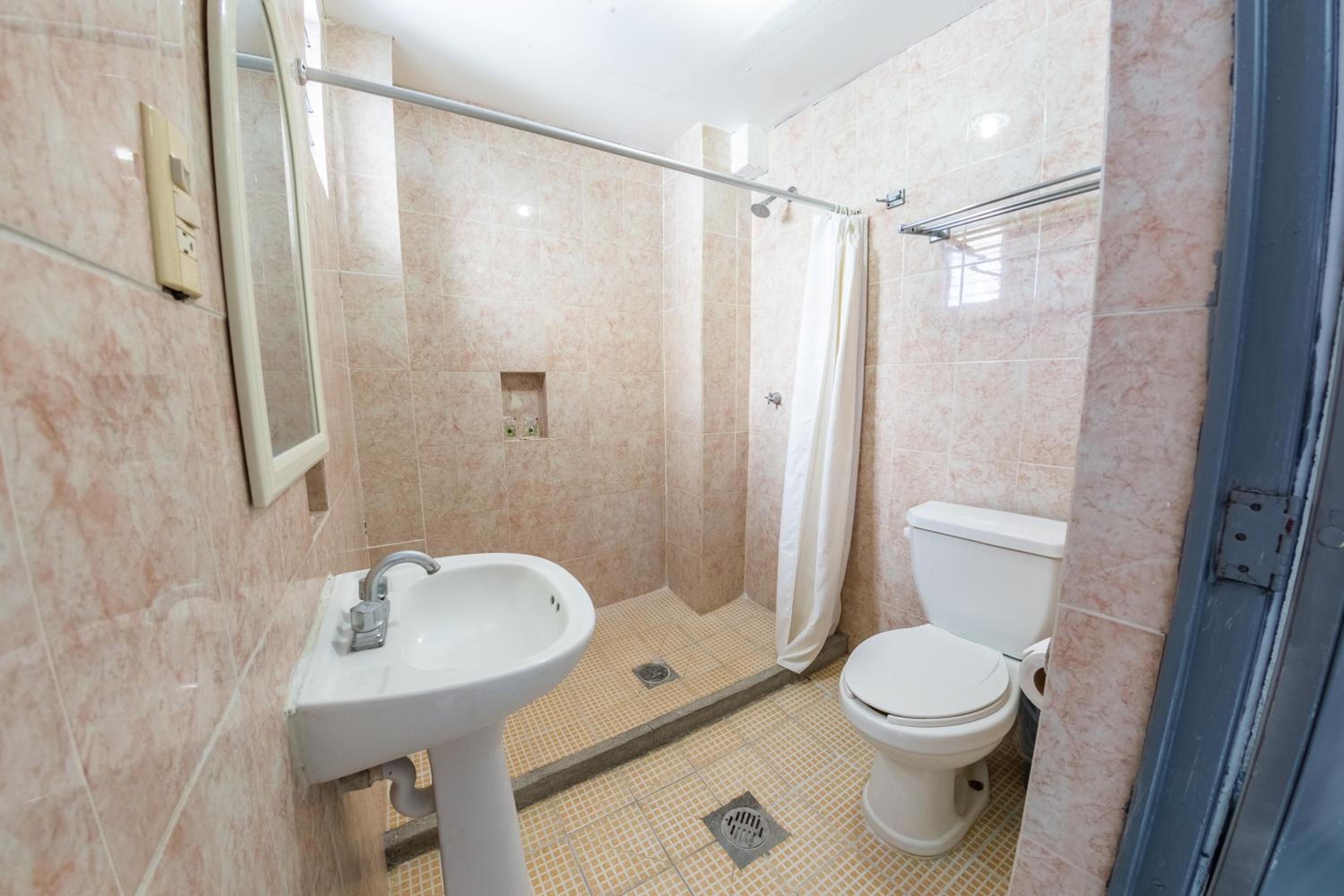 Double Room - Photo 7