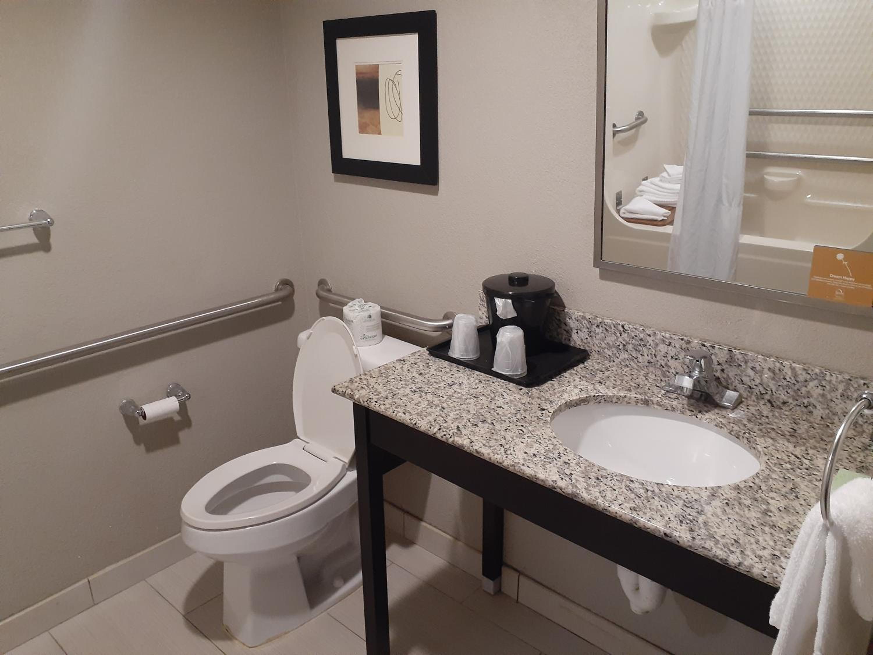 Queen Room With Two Queen Beds - Accessible/Non-Smoking  - Photo 4