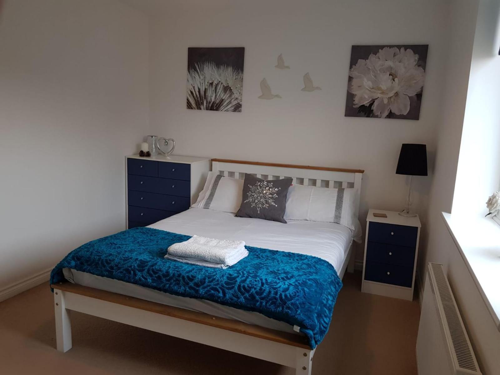 Eight-Bedroom House photo 1