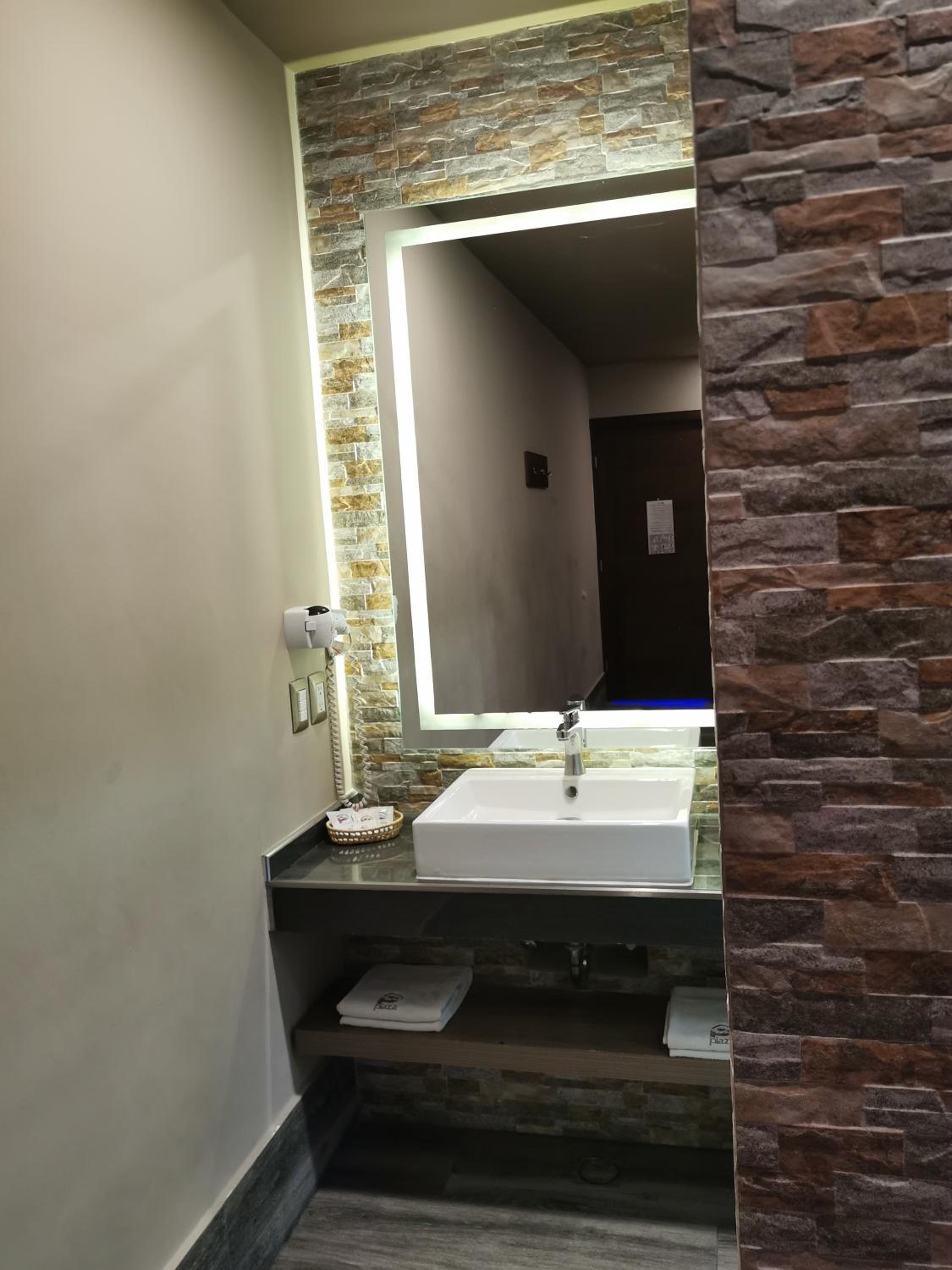 Double Room - Photo 10