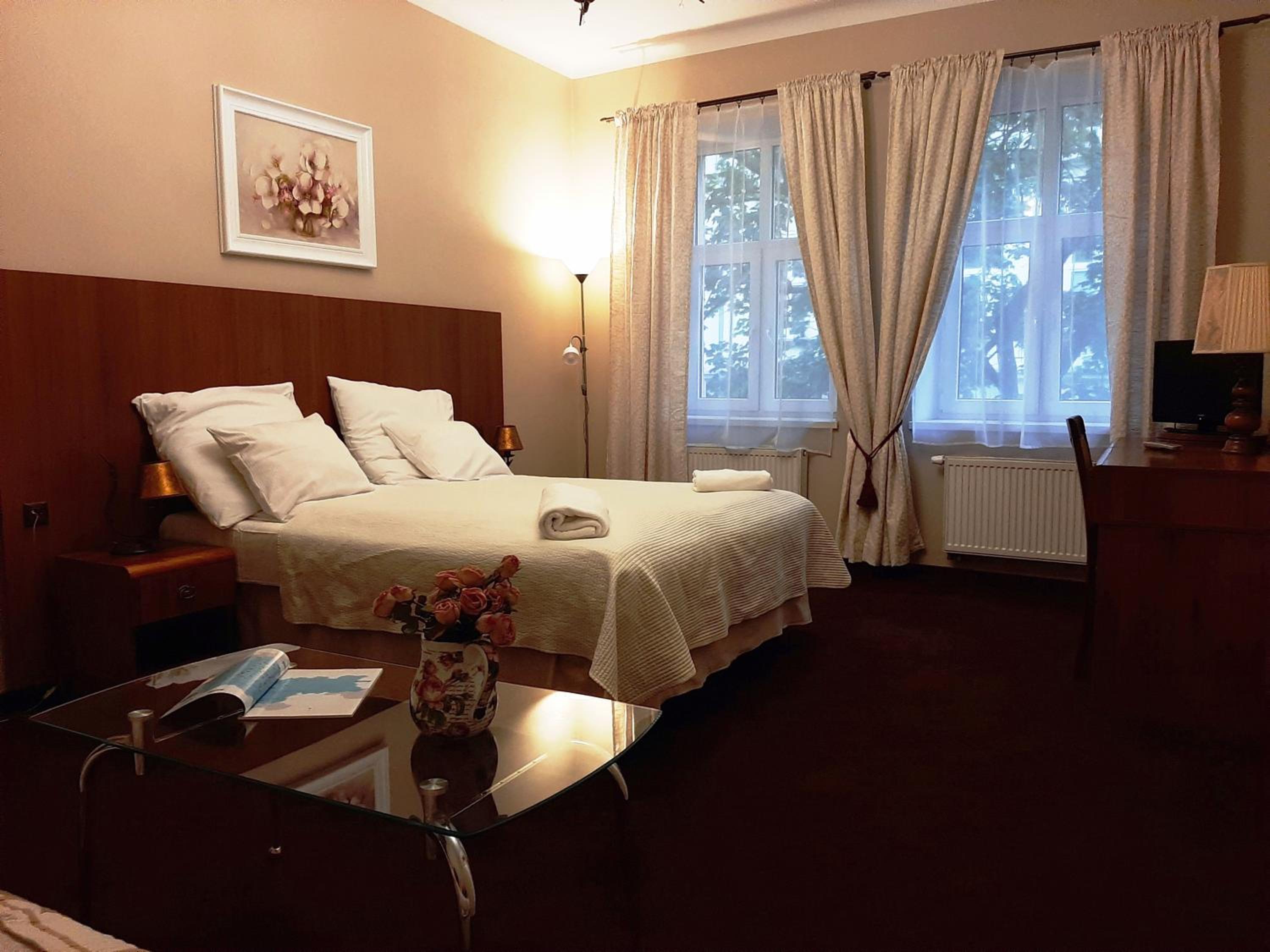 Double Room with Private Bathroom - Photo 4