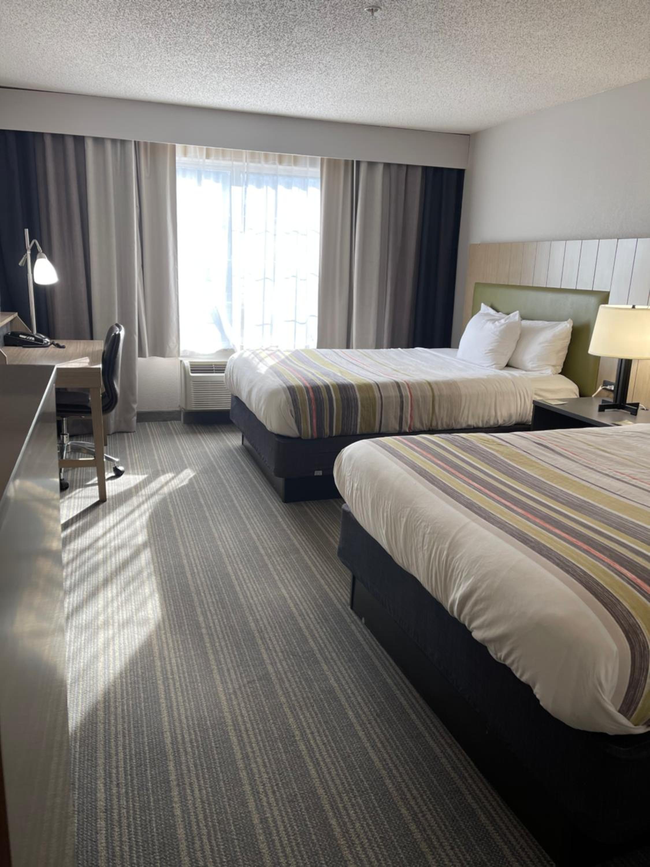Queen Room with Two Queen Beds - Photo 3