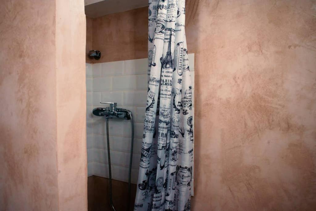 One-Bedroom Apartment - Photo 35