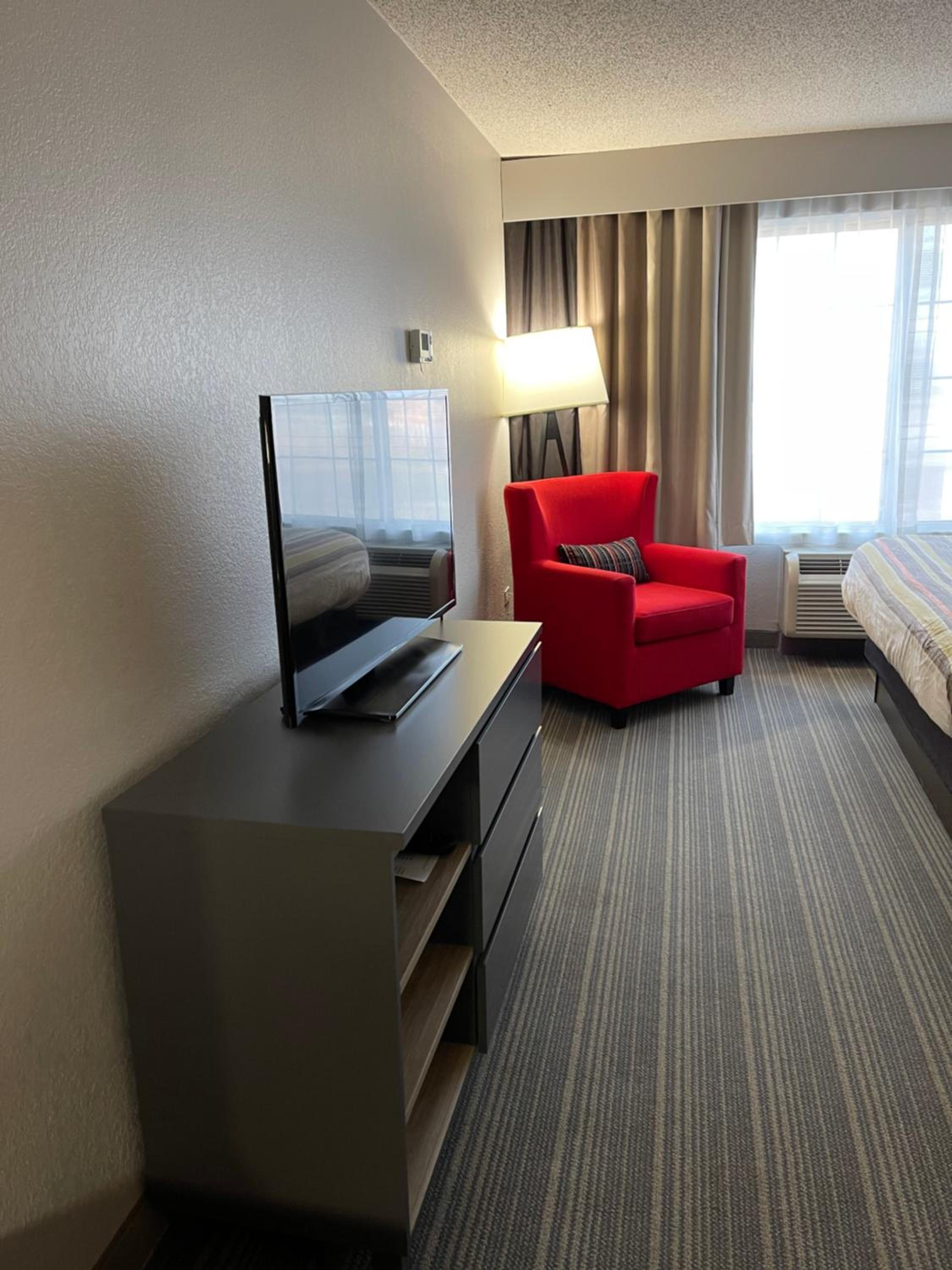 Studio Suite with King Bed - Non-Smoking - Photo 4