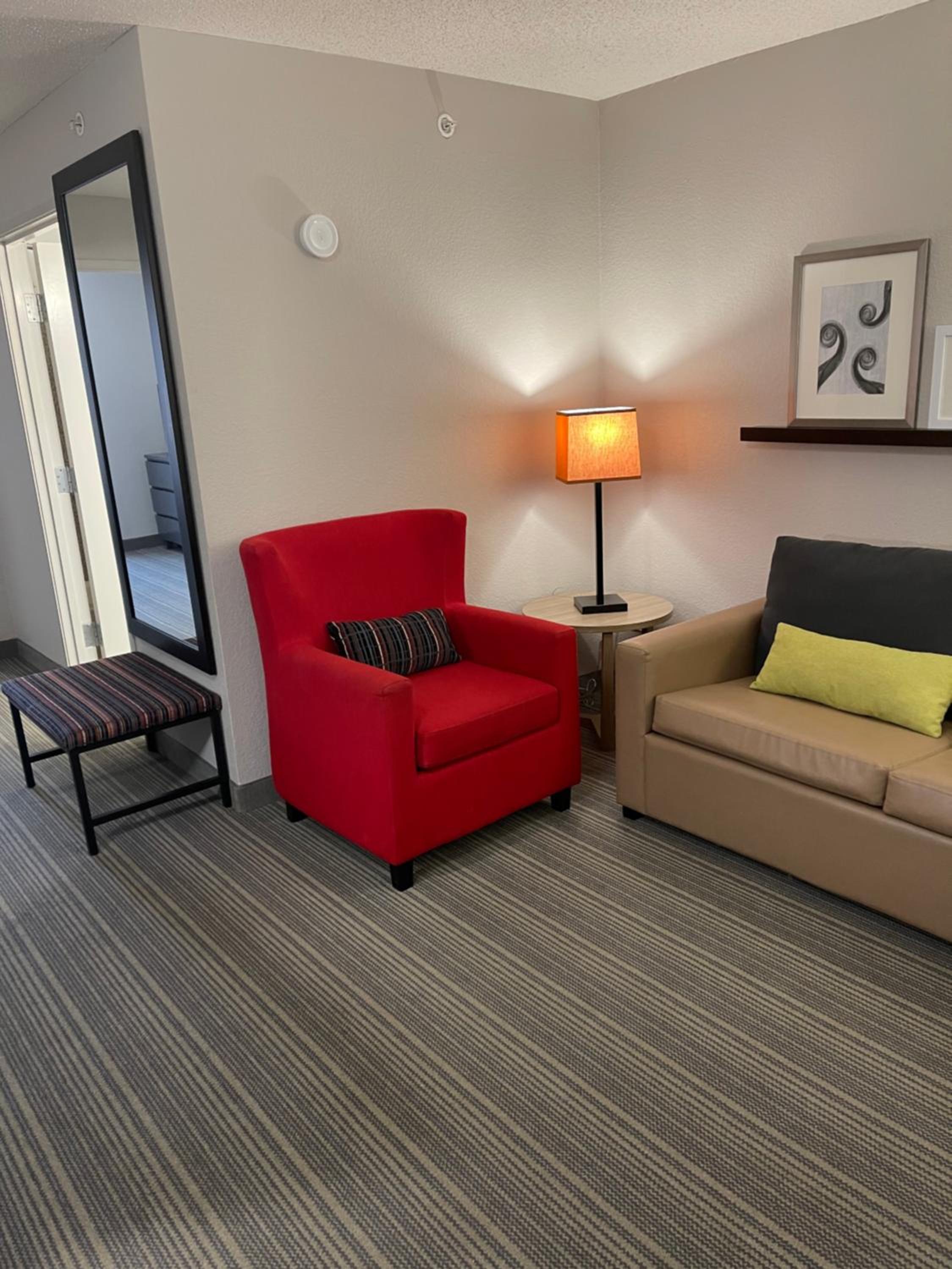 Queen Suite with Sofa Bed - Photo 2