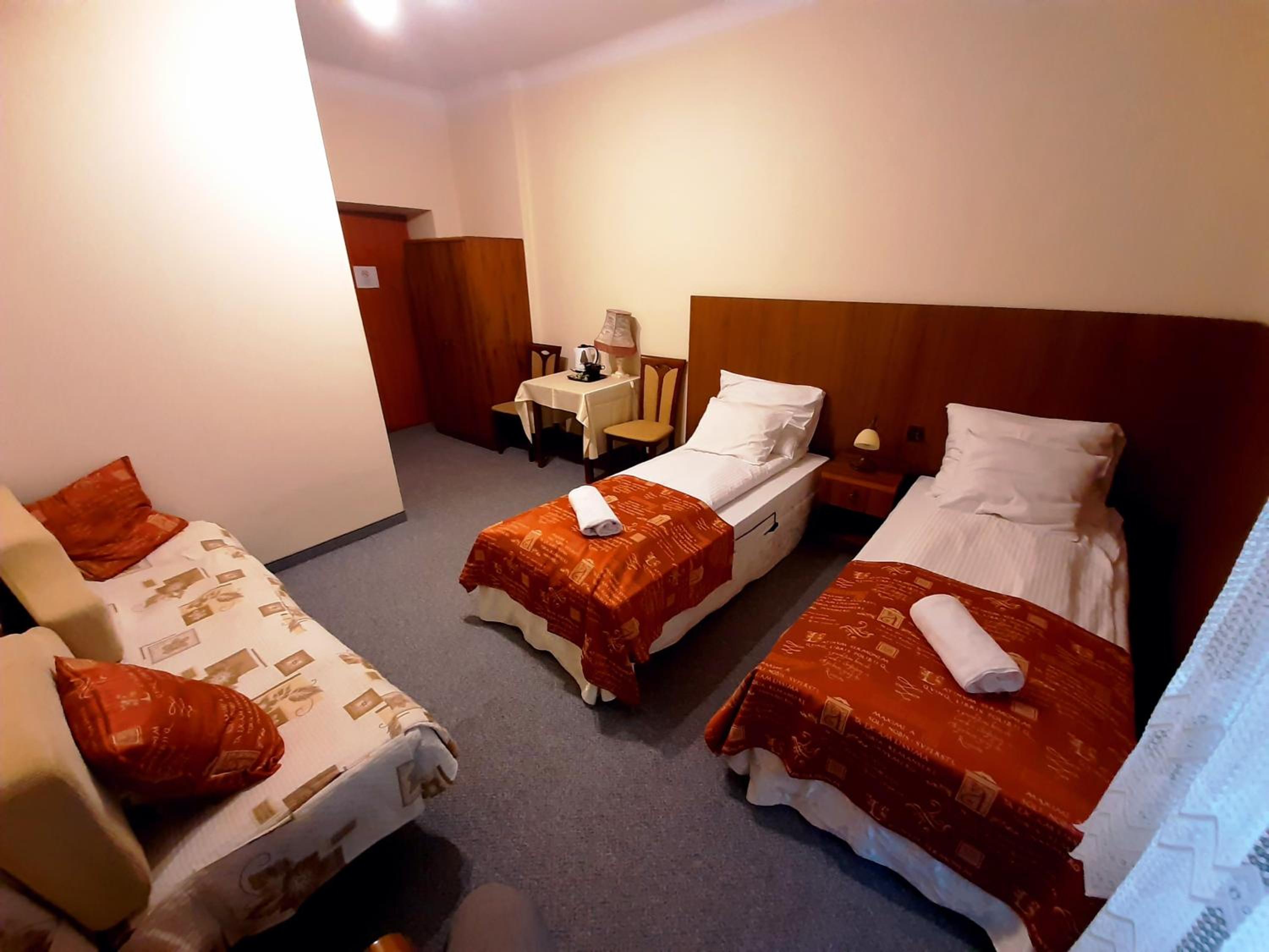 Double Room with Private Bathroom - Photo 5