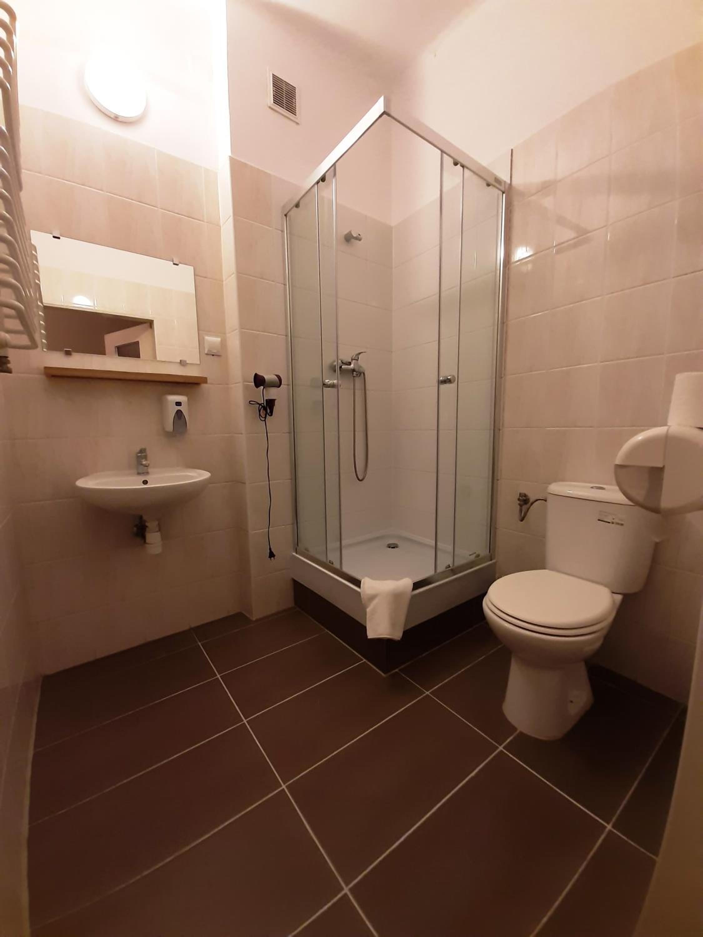 Double Room with Private Bathroom - Photo 3