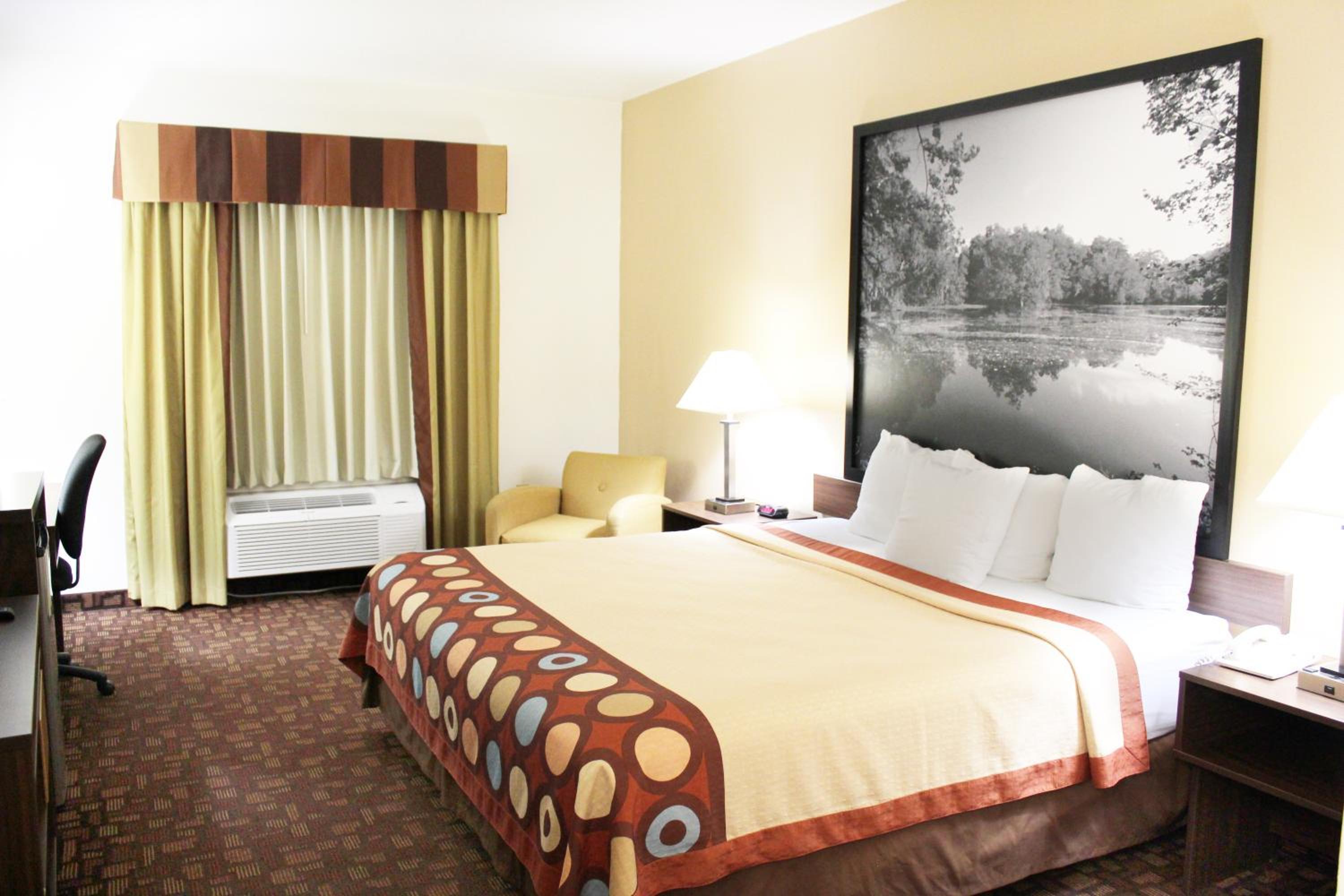 King Room - Non-Smoking - Photo 4