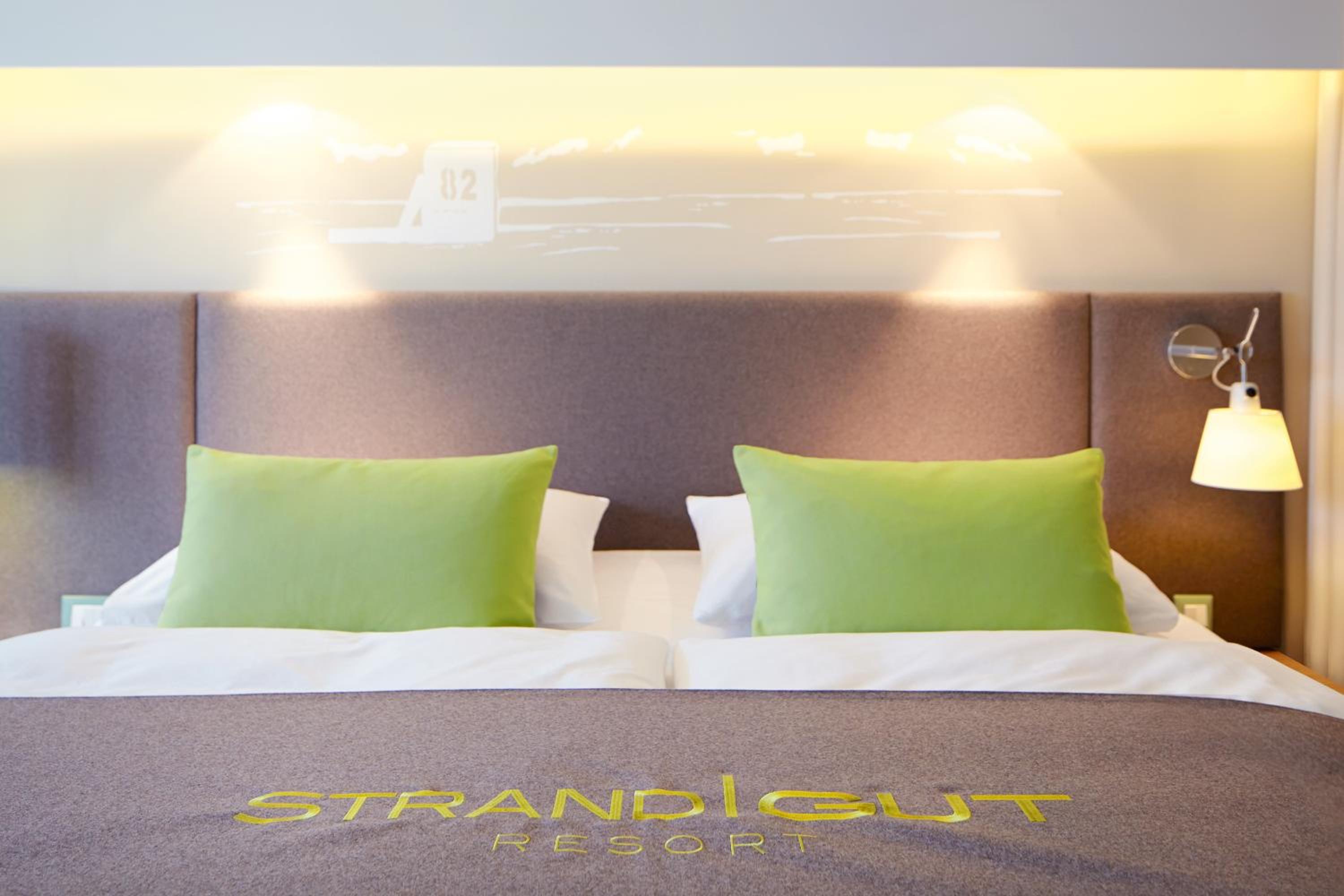 Double Room with Side Beach View - Photo 2