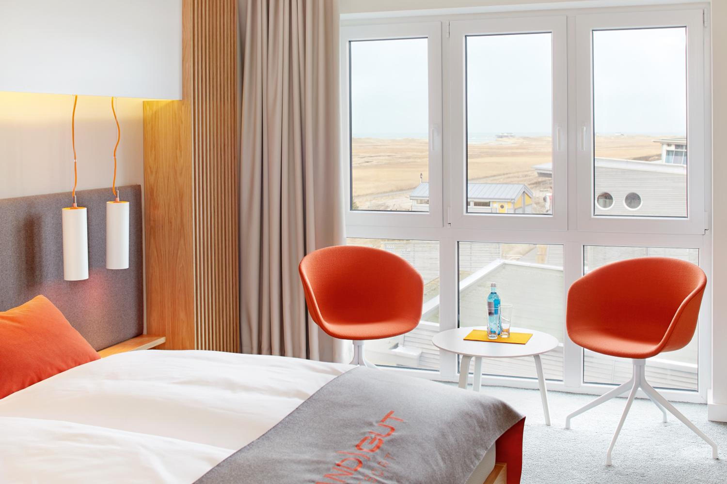 Double Room with Side Beach View - Photo 5