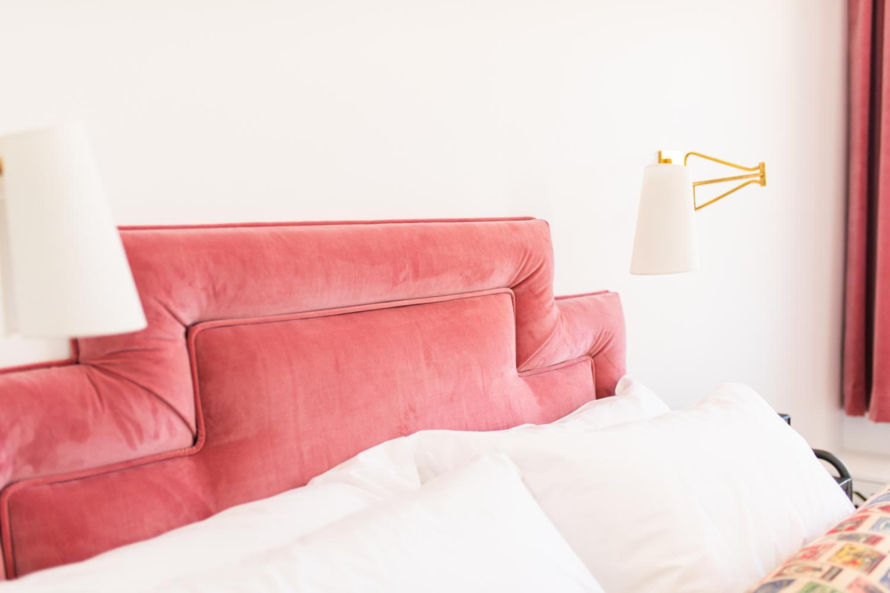 Deluxe Queen Room - Photo 6