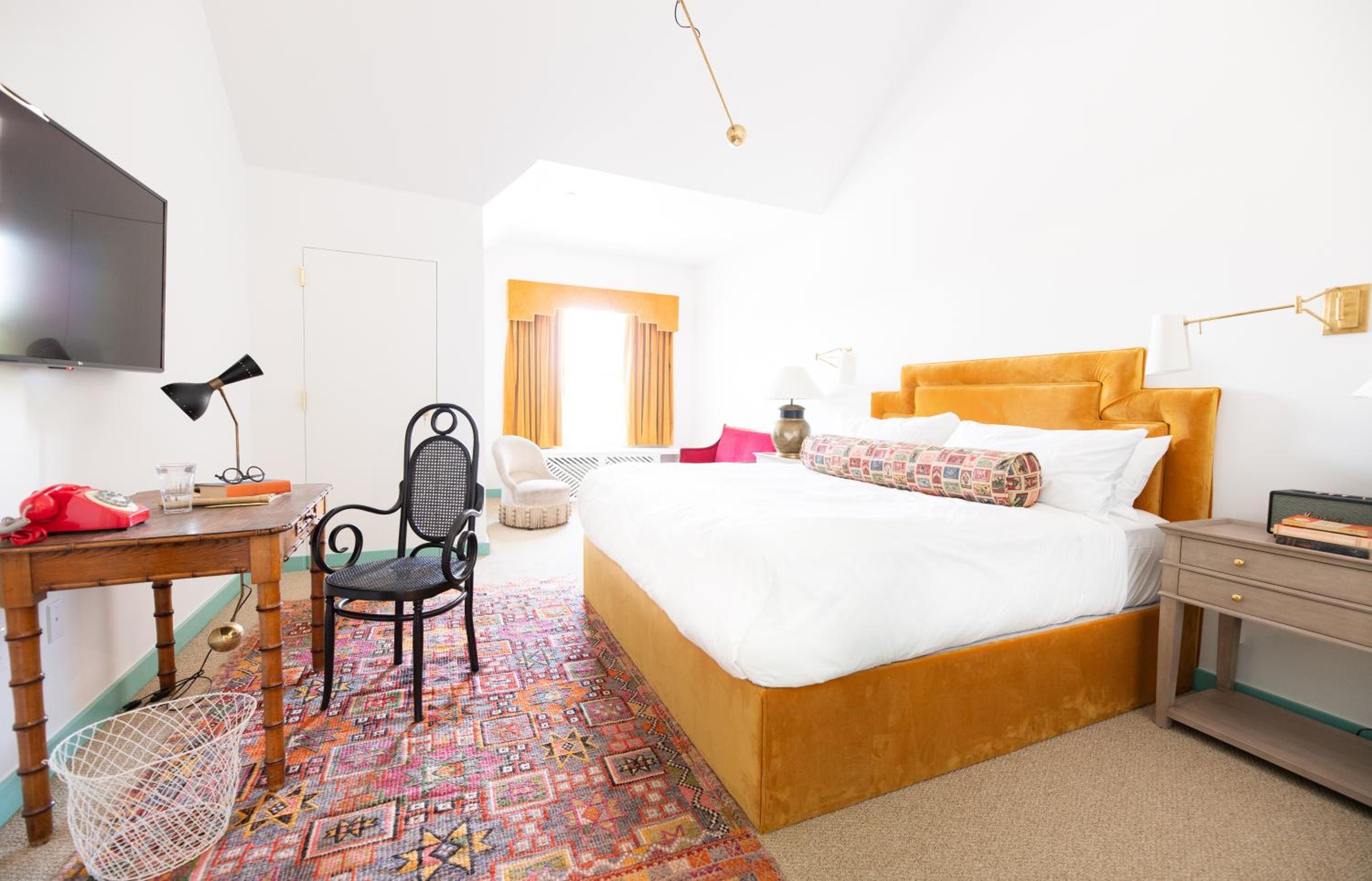 Deluxe King Room - Photo 5