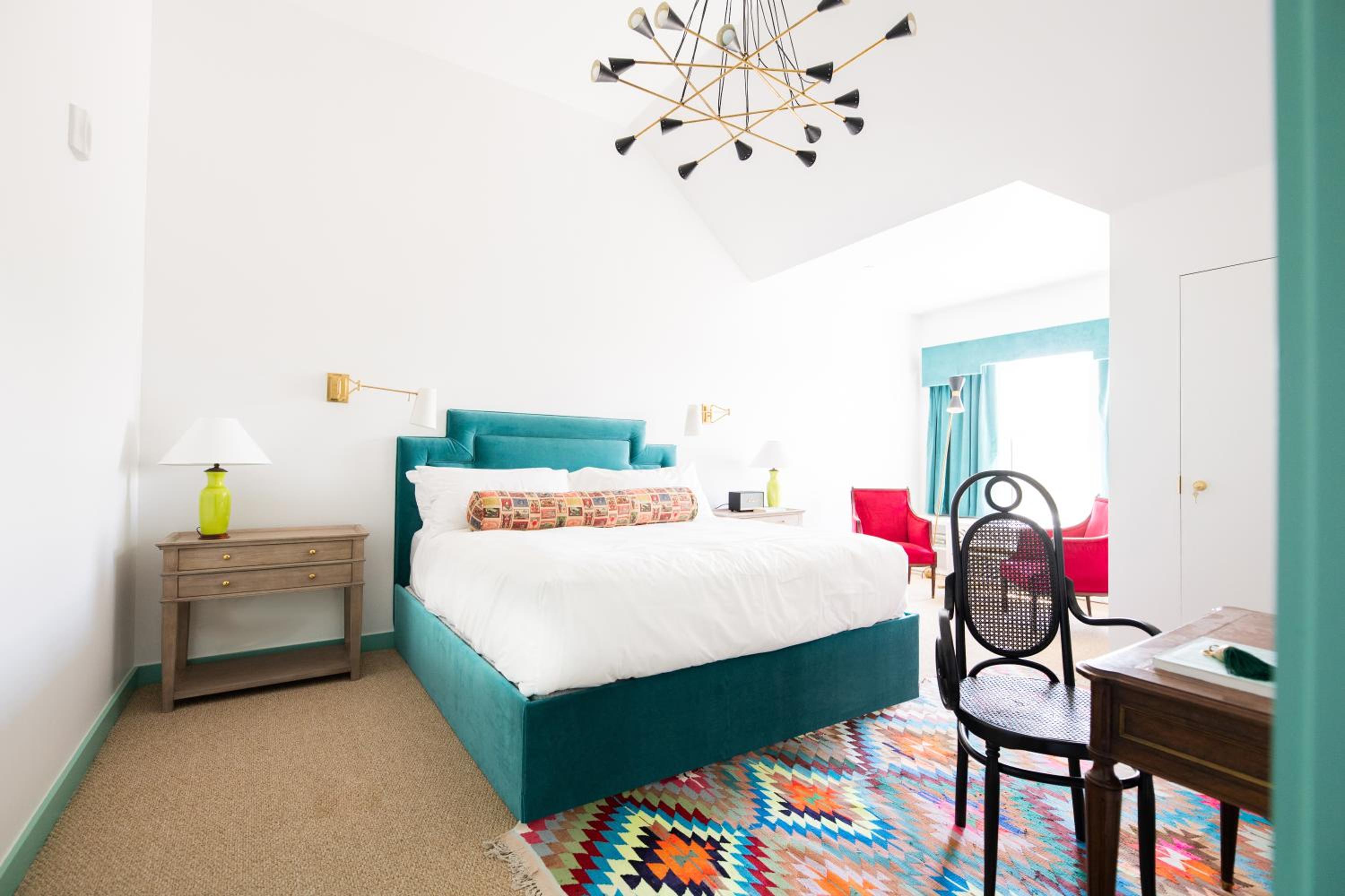 Deluxe King Room - Photo 6