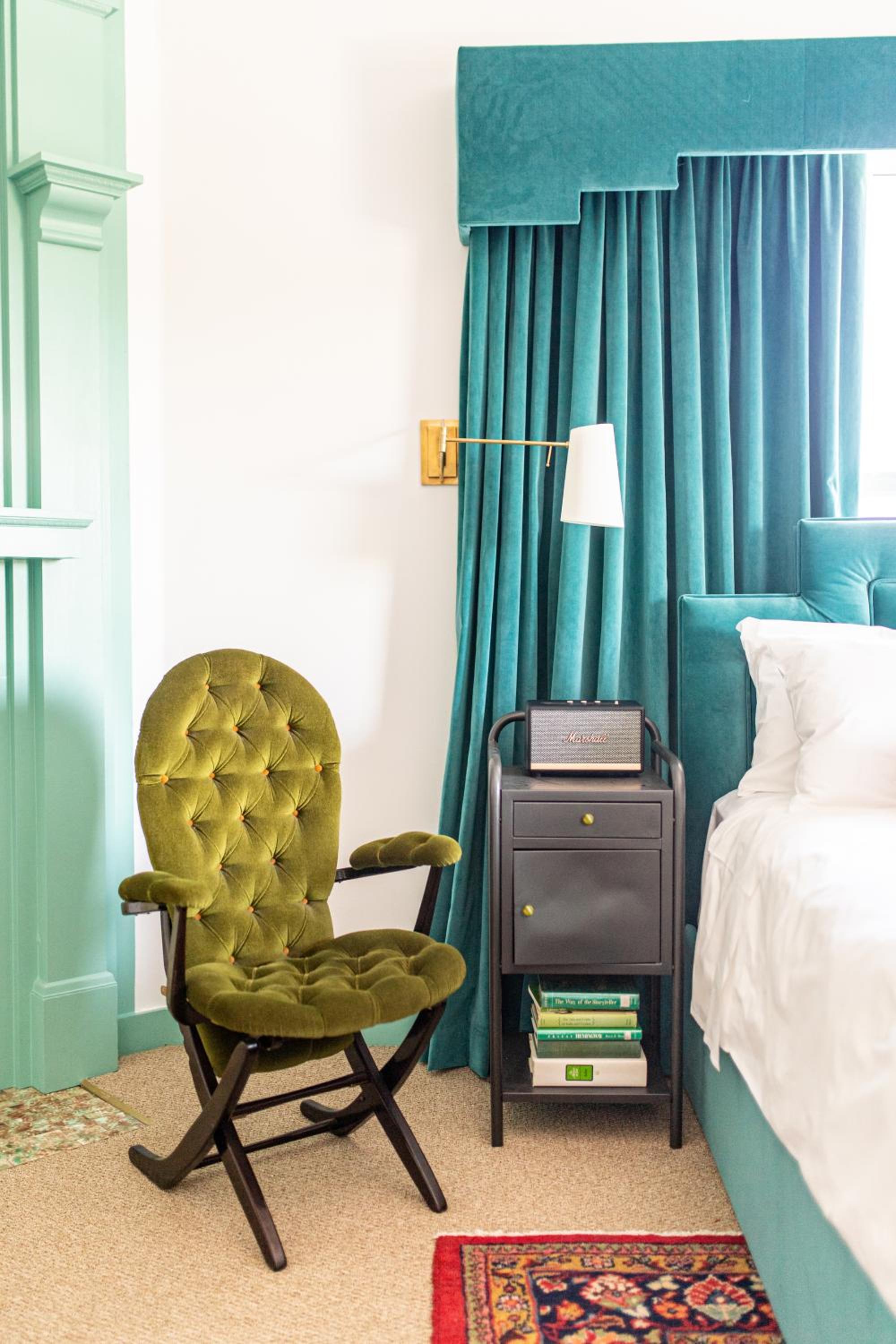 Deluxe King Room - Photo 8