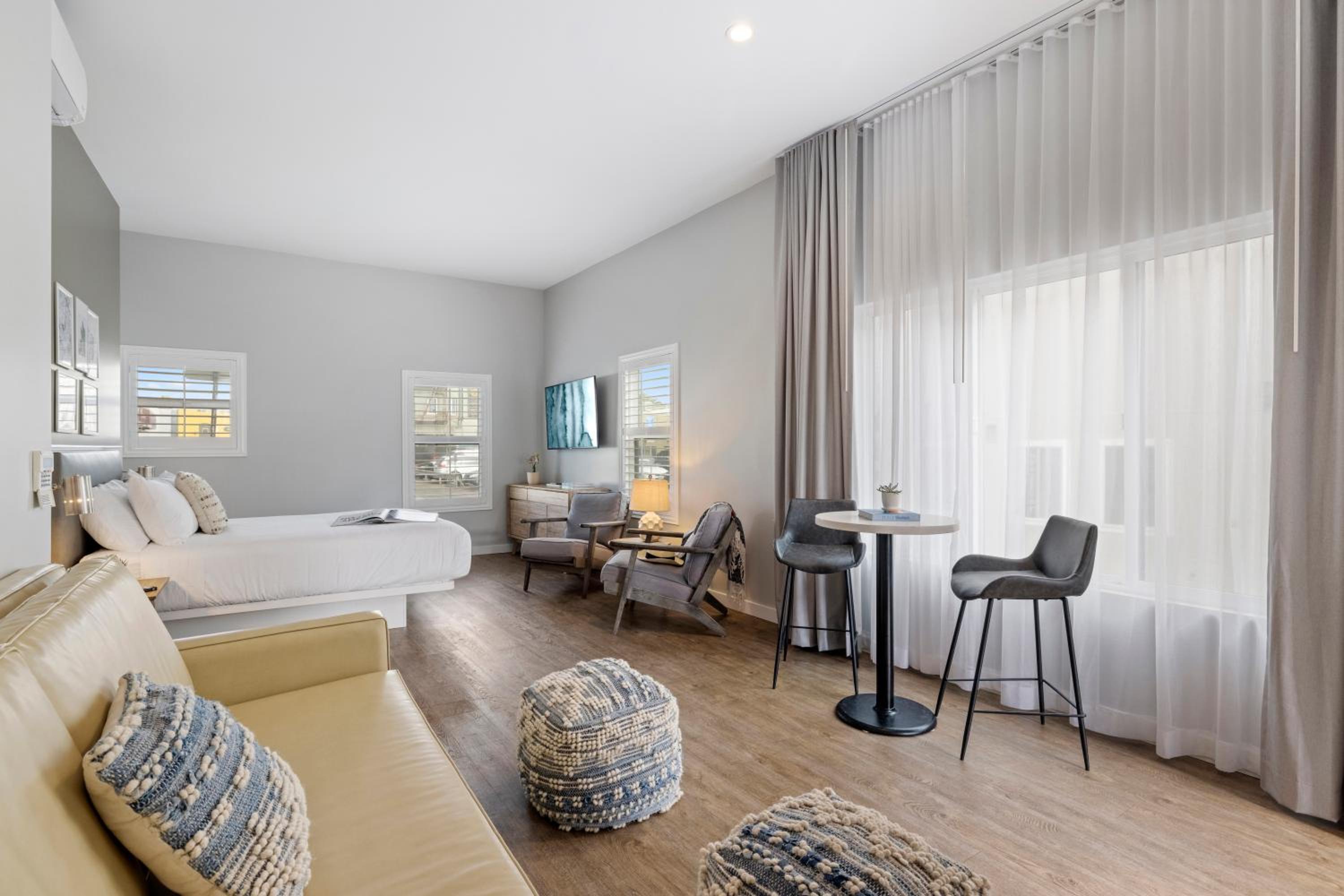 Queen Suite - Photo 4
