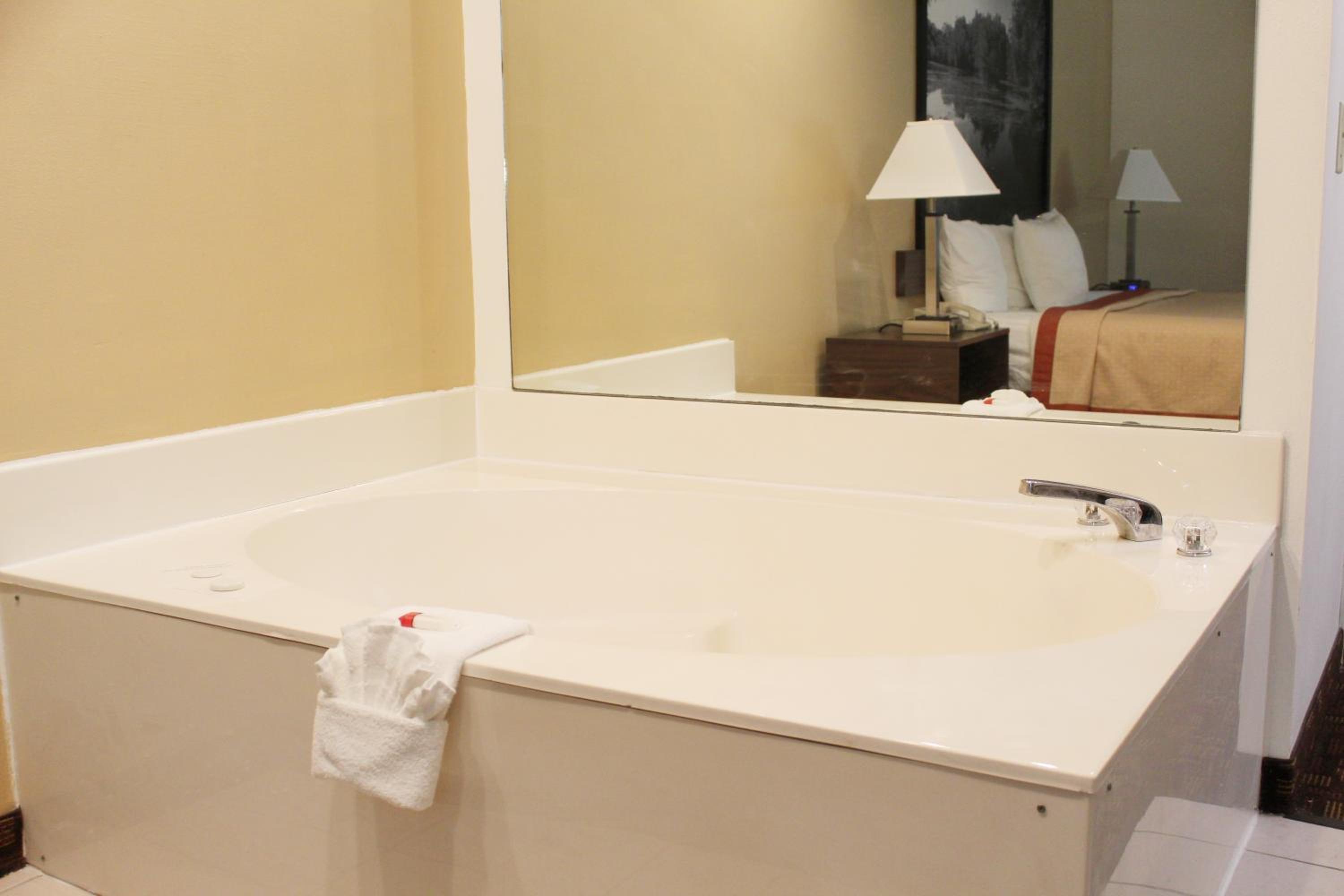 King Studio Suite -  Non-Smoking - Photo 5