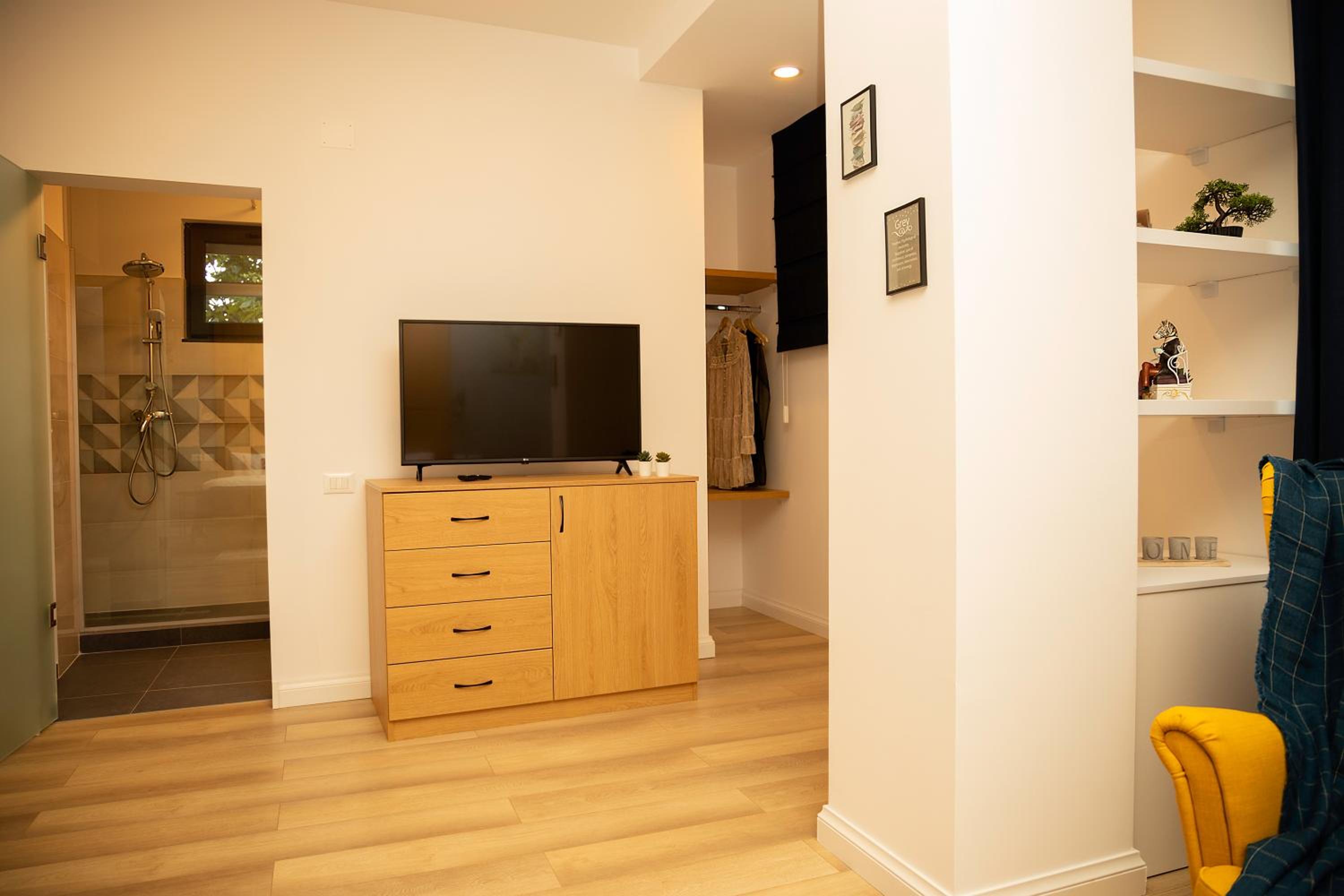 Deluxe Double or Twin Room - Photo 18