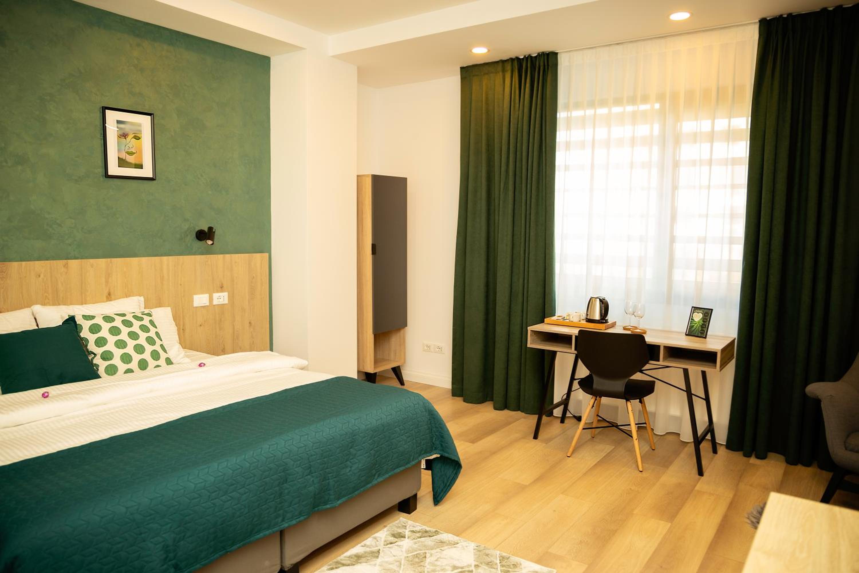 Deluxe Double or Twin Room - Photo 11