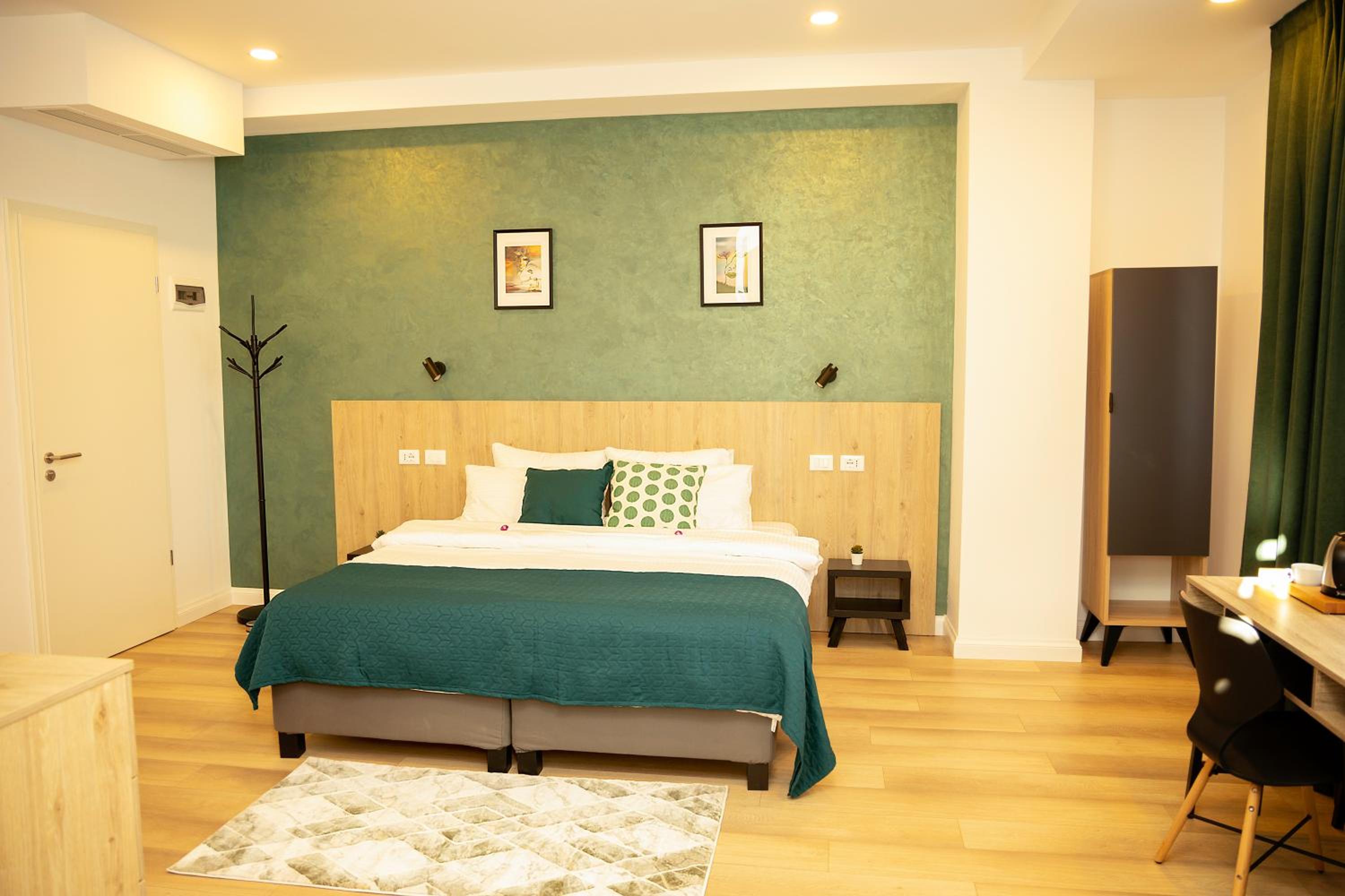 Deluxe Double or Twin Room - Photo 12