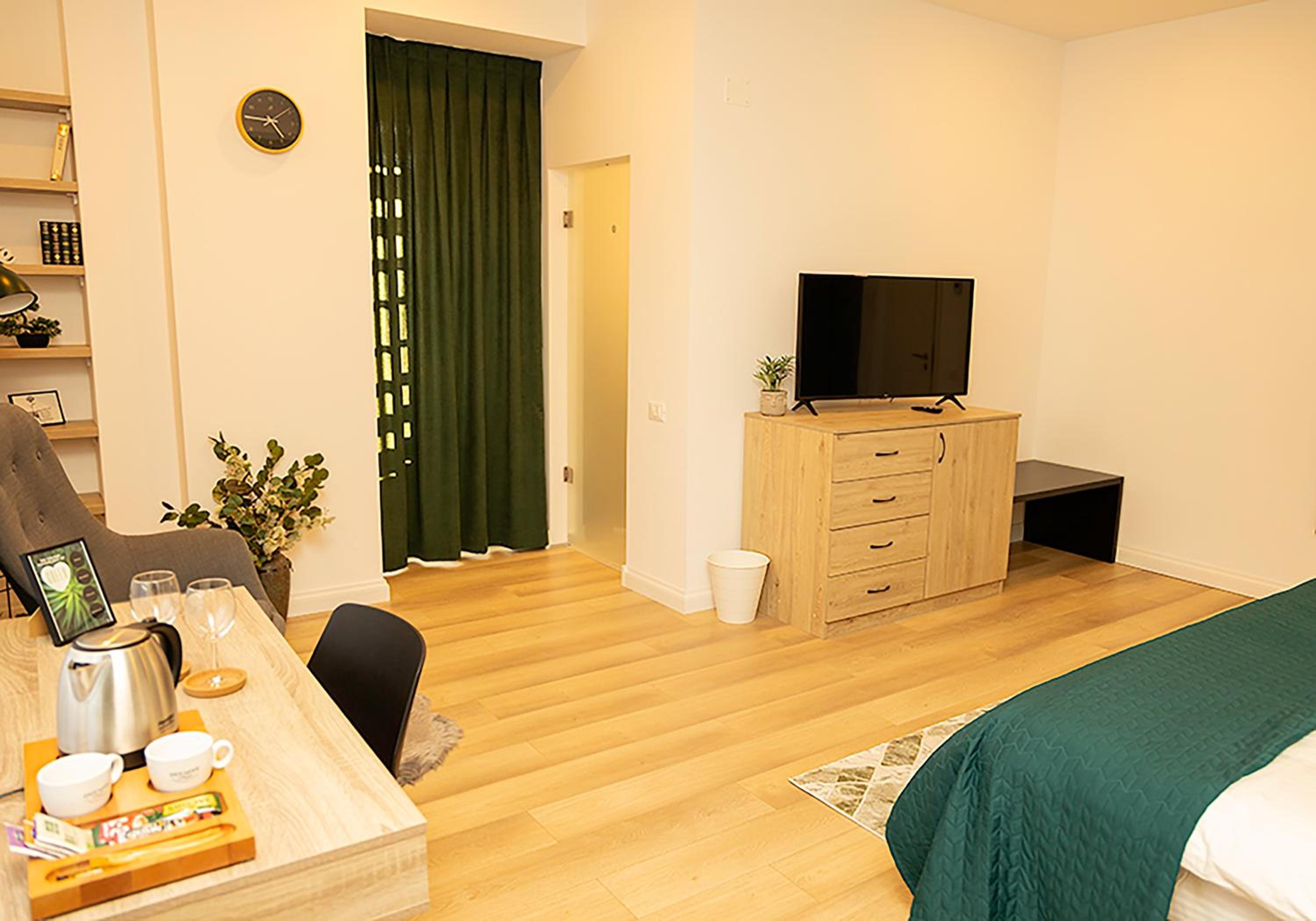 Deluxe Double or Twin Room - Photo 8
