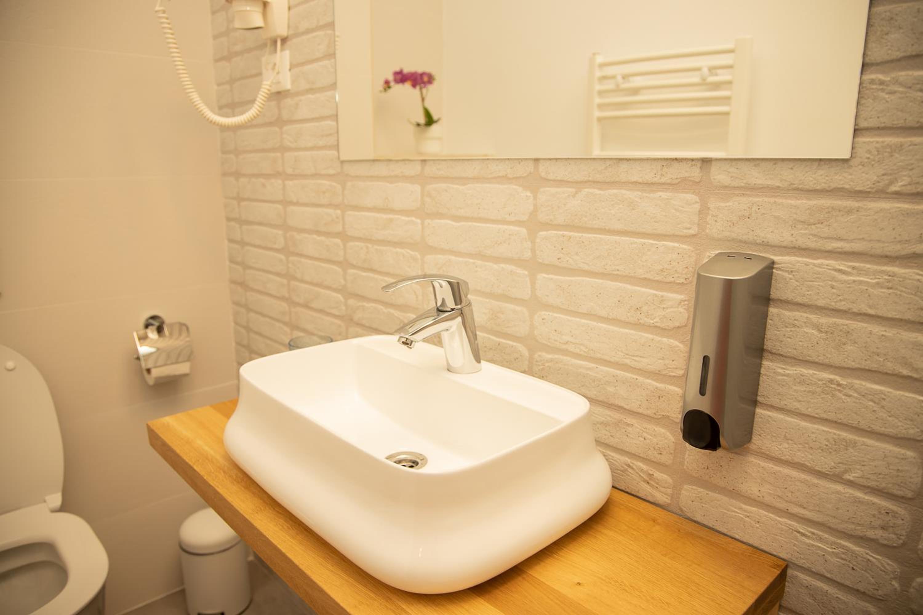 Standard Double Room - Photo 5