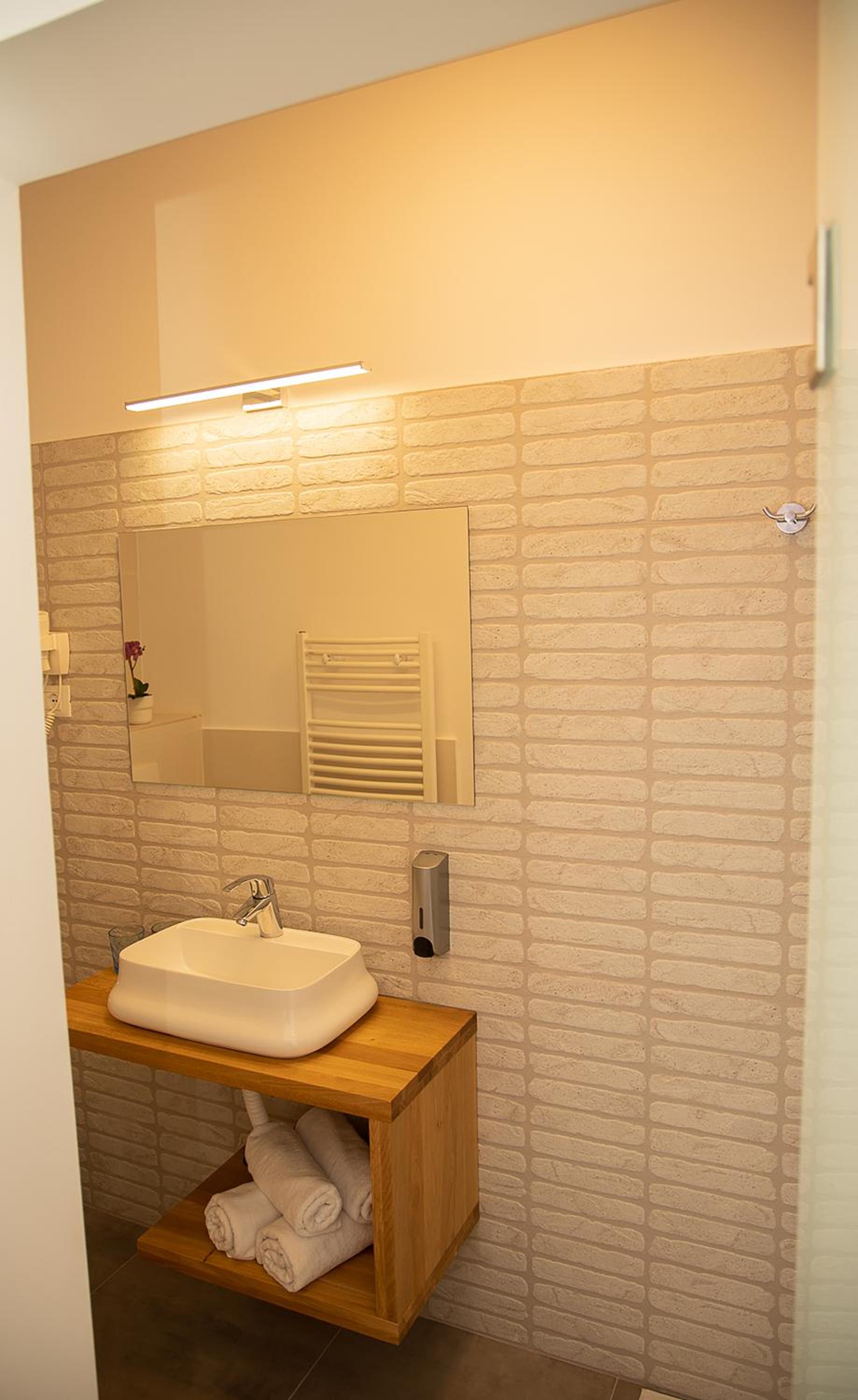 Standard Double Room - Photo 6