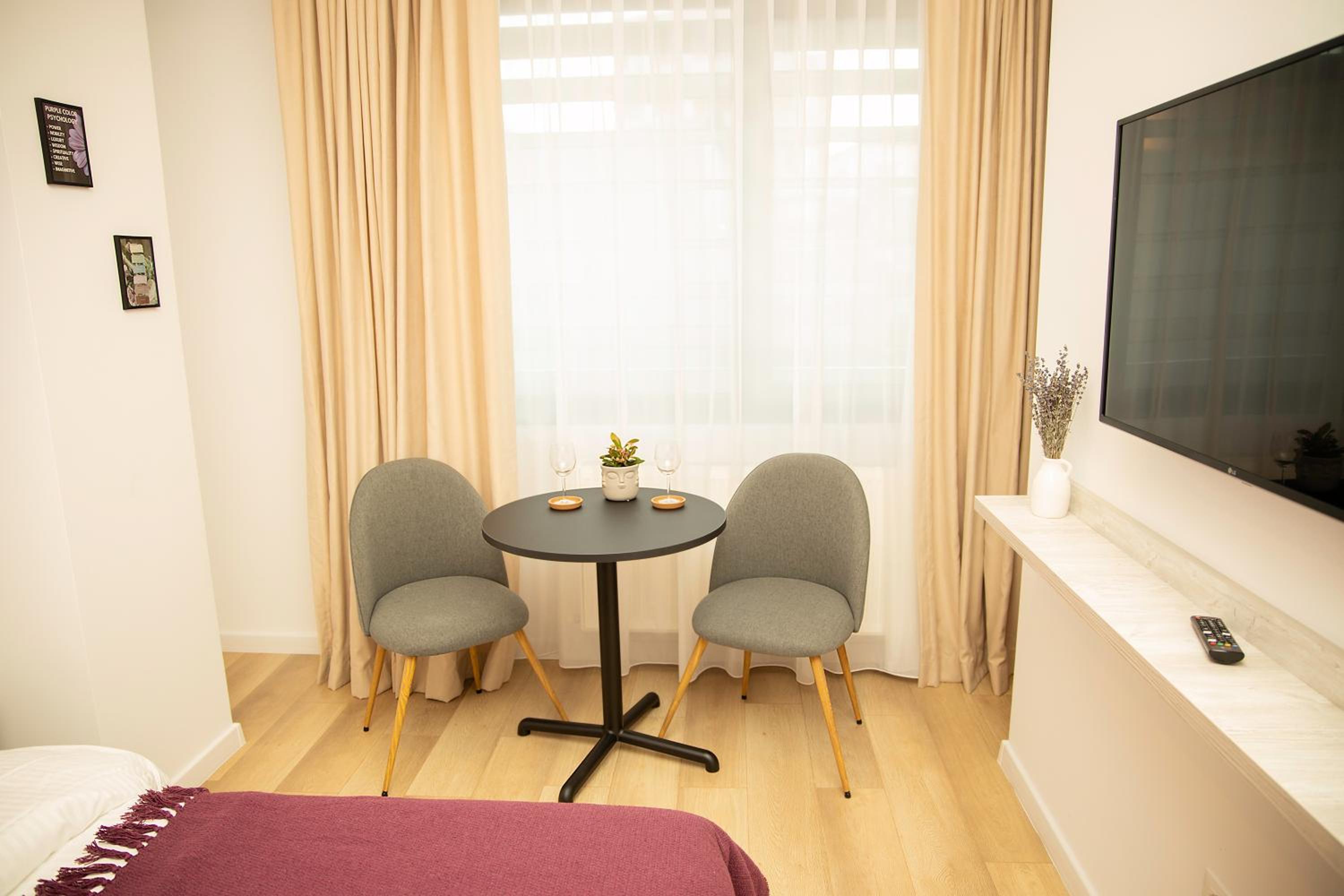 Standard Double Room - Photo 11