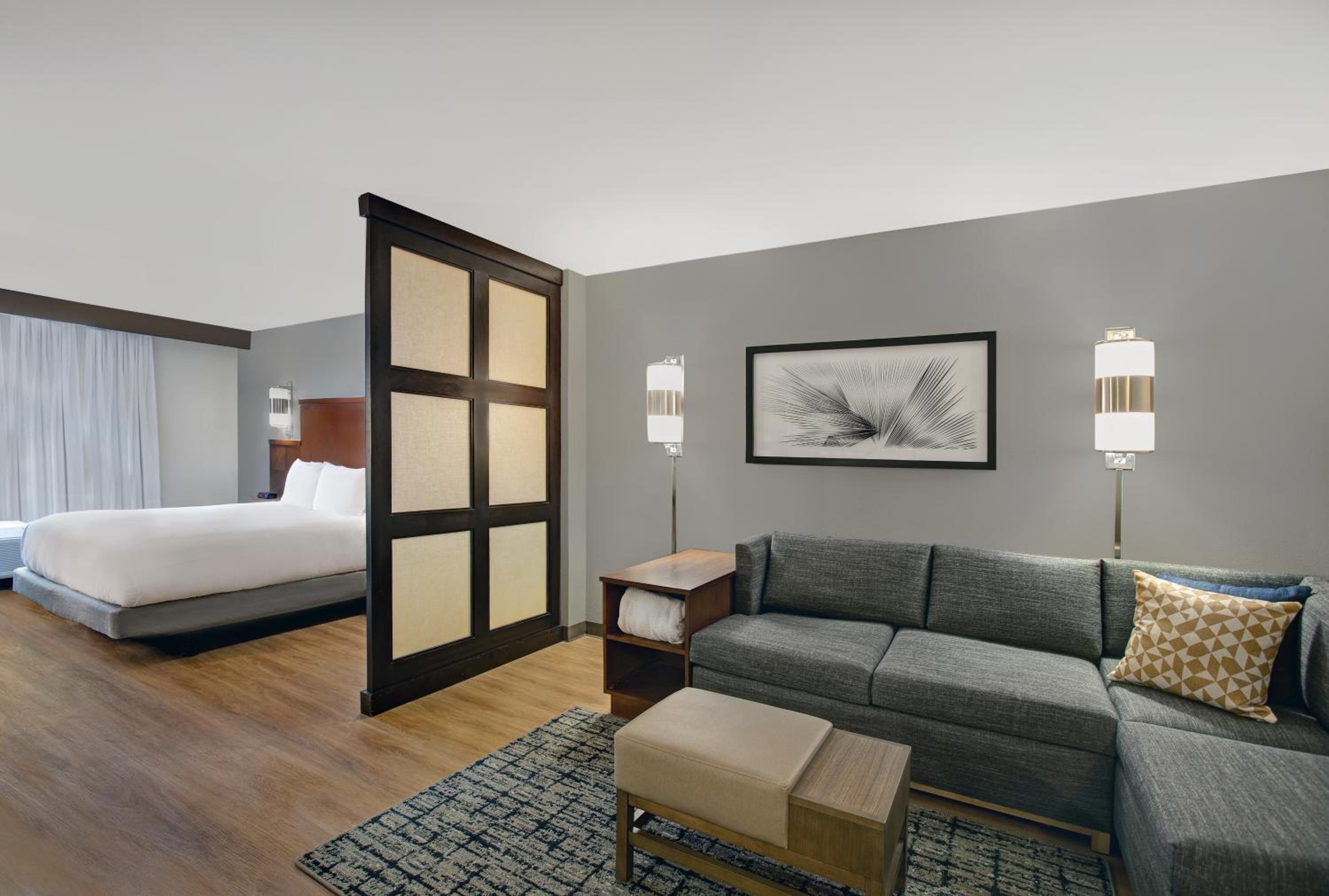 King Room with Sofa Bed - High Floor - Photo 3