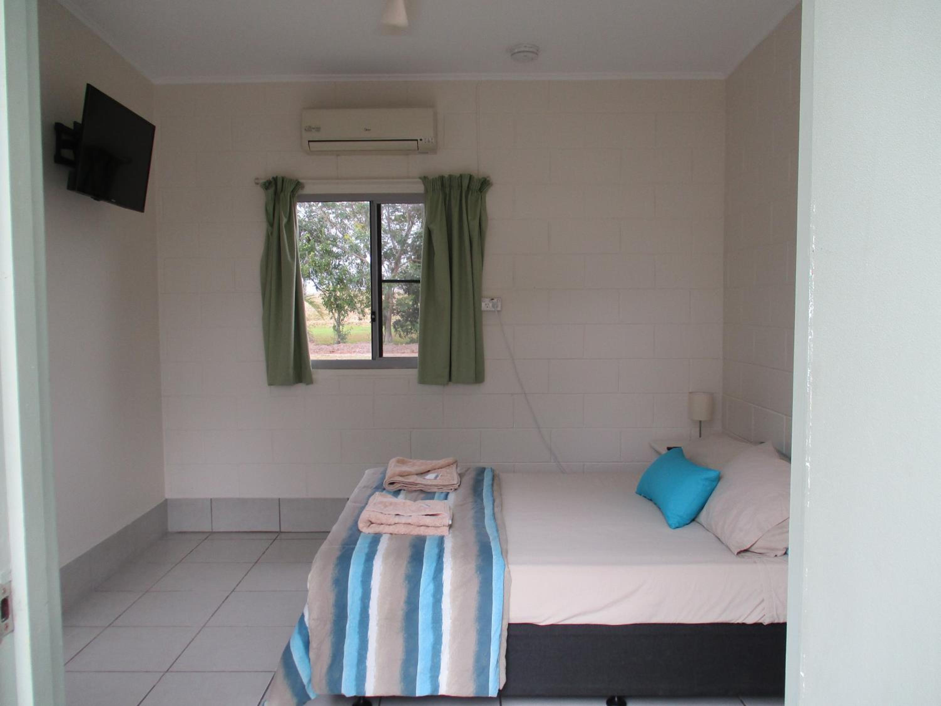 Deluxe Queen Room with Private Bathroom photo 1
