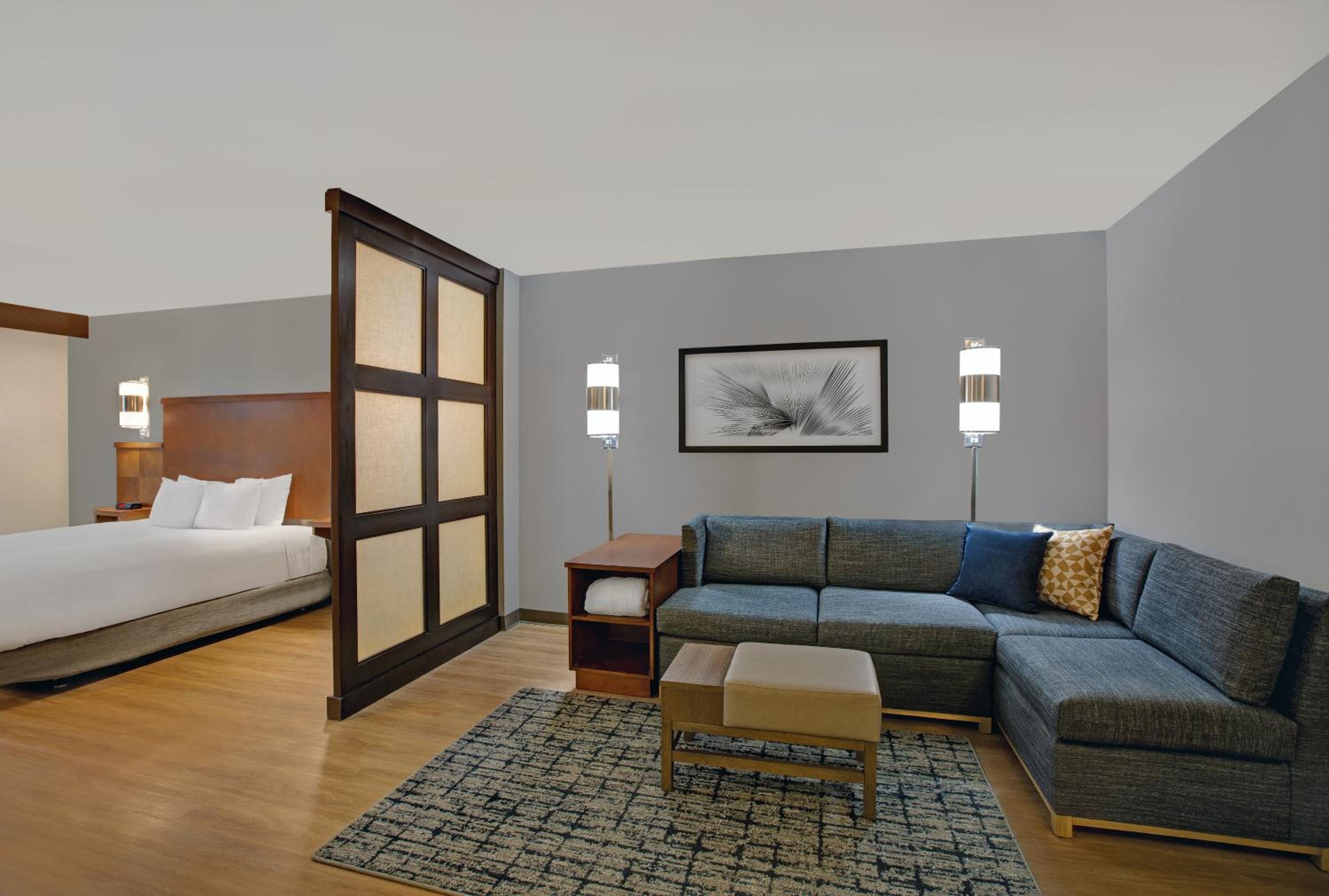 King Room with Sofa Bed - High Floor - Photo 5