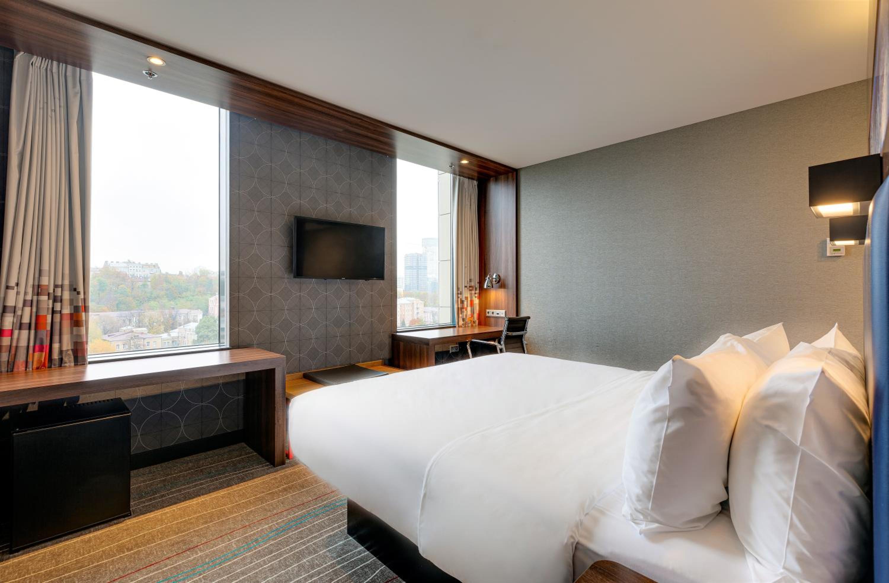 Superior Sky King Double Room City view single use