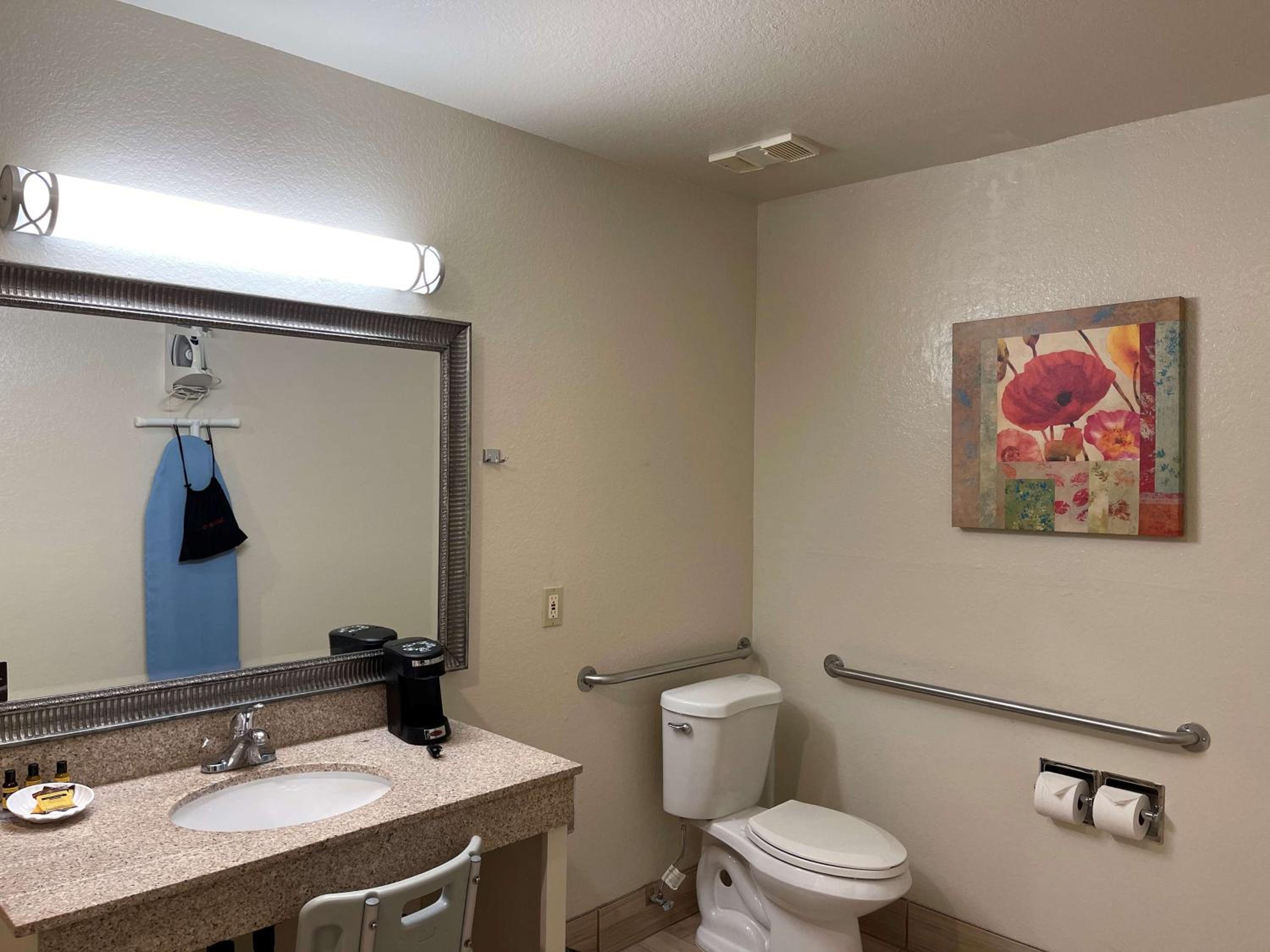 King Room - Non-Smoking - Photo 2