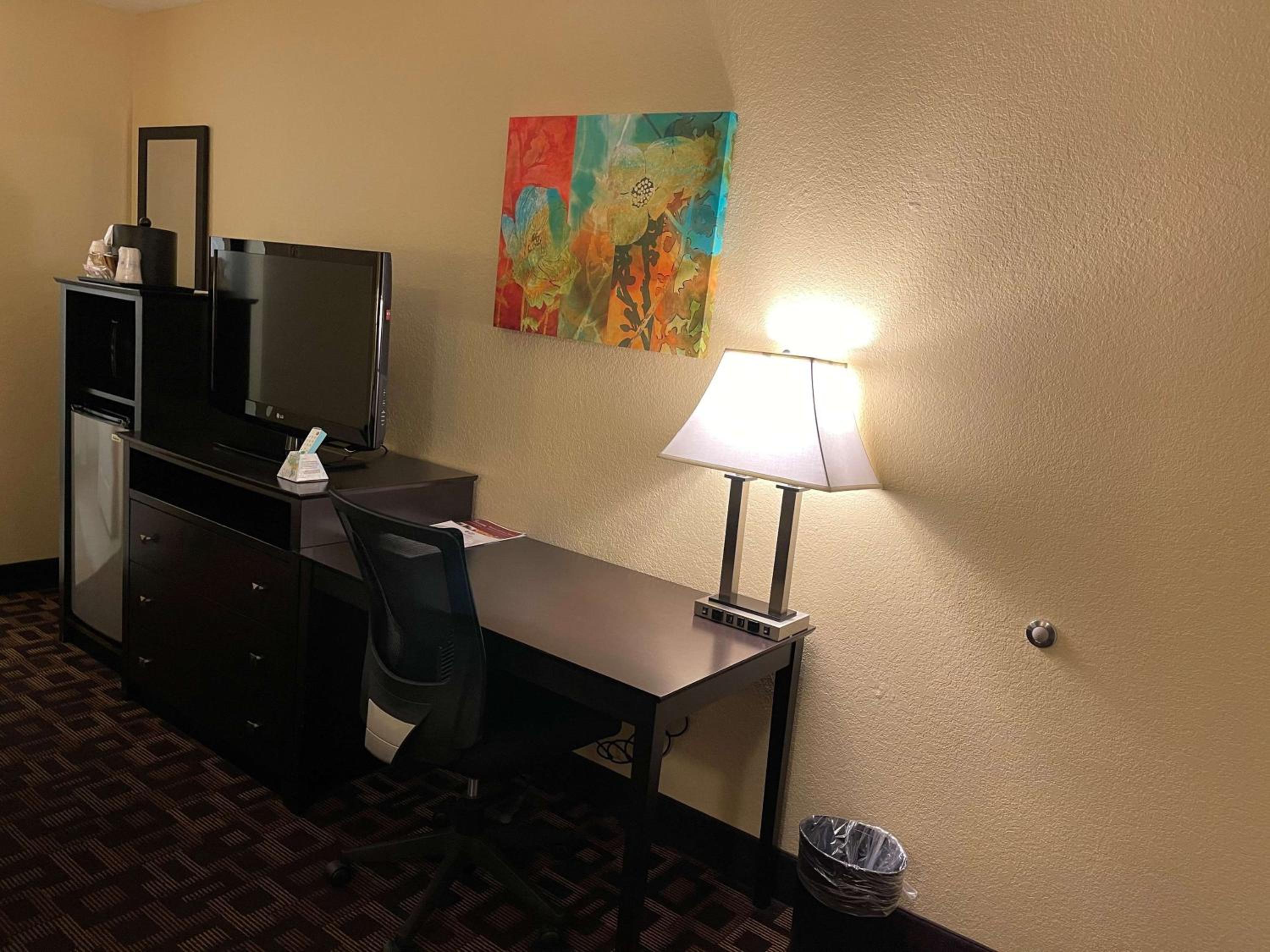 King Room - Non-Smoking - Photo 3