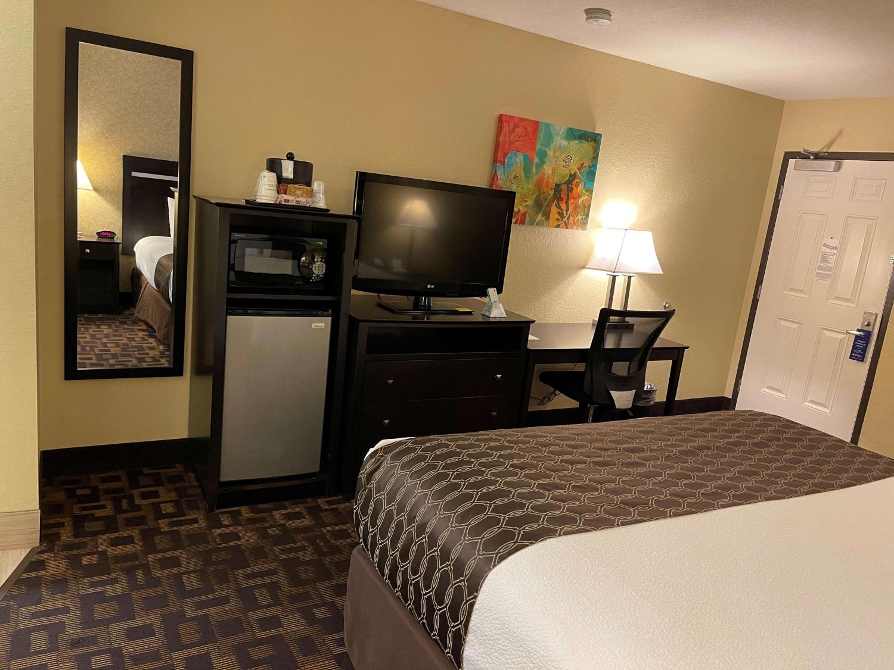 King Room - Non-Smoking - Photo 5