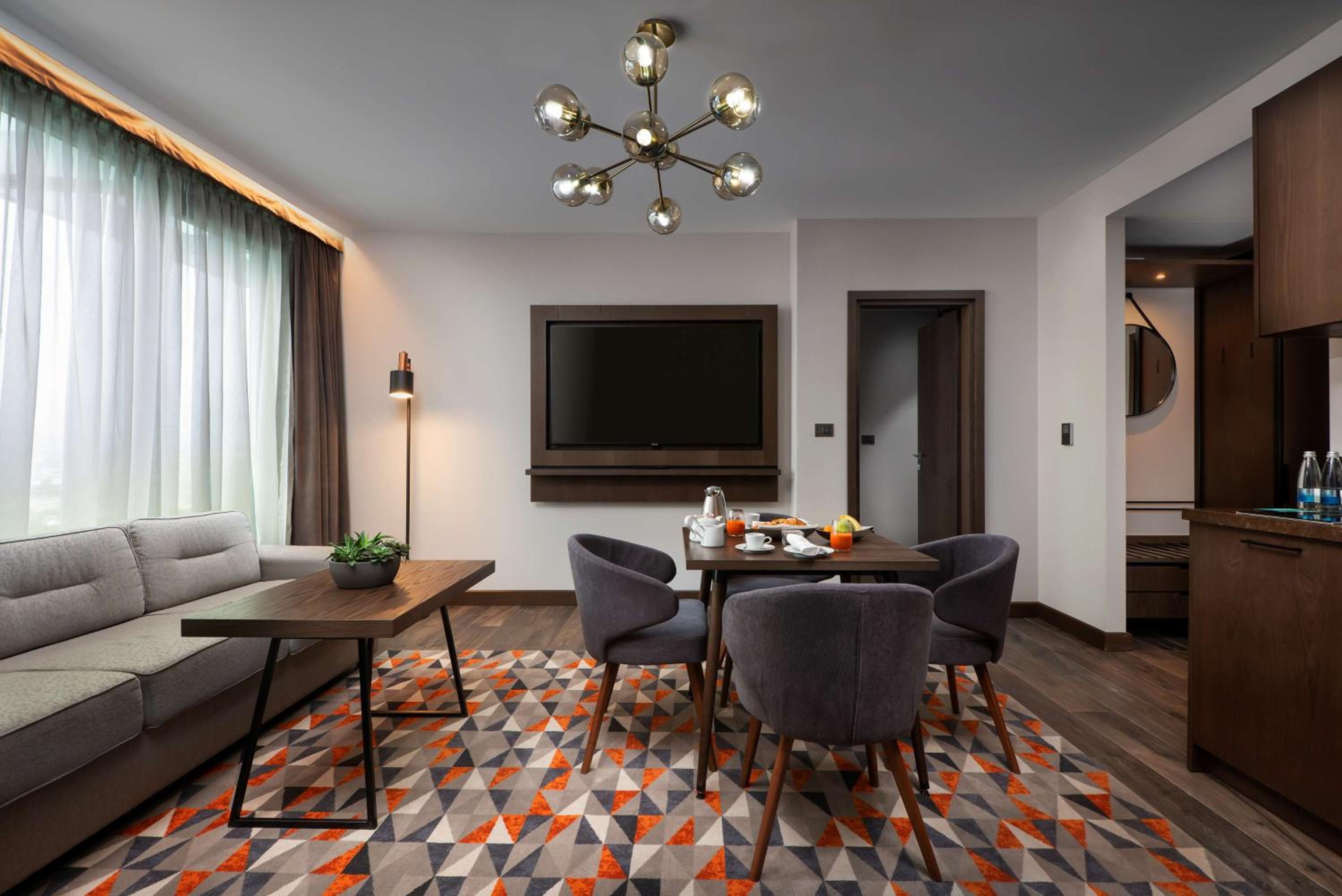 Ambassador Suite - Photo 2