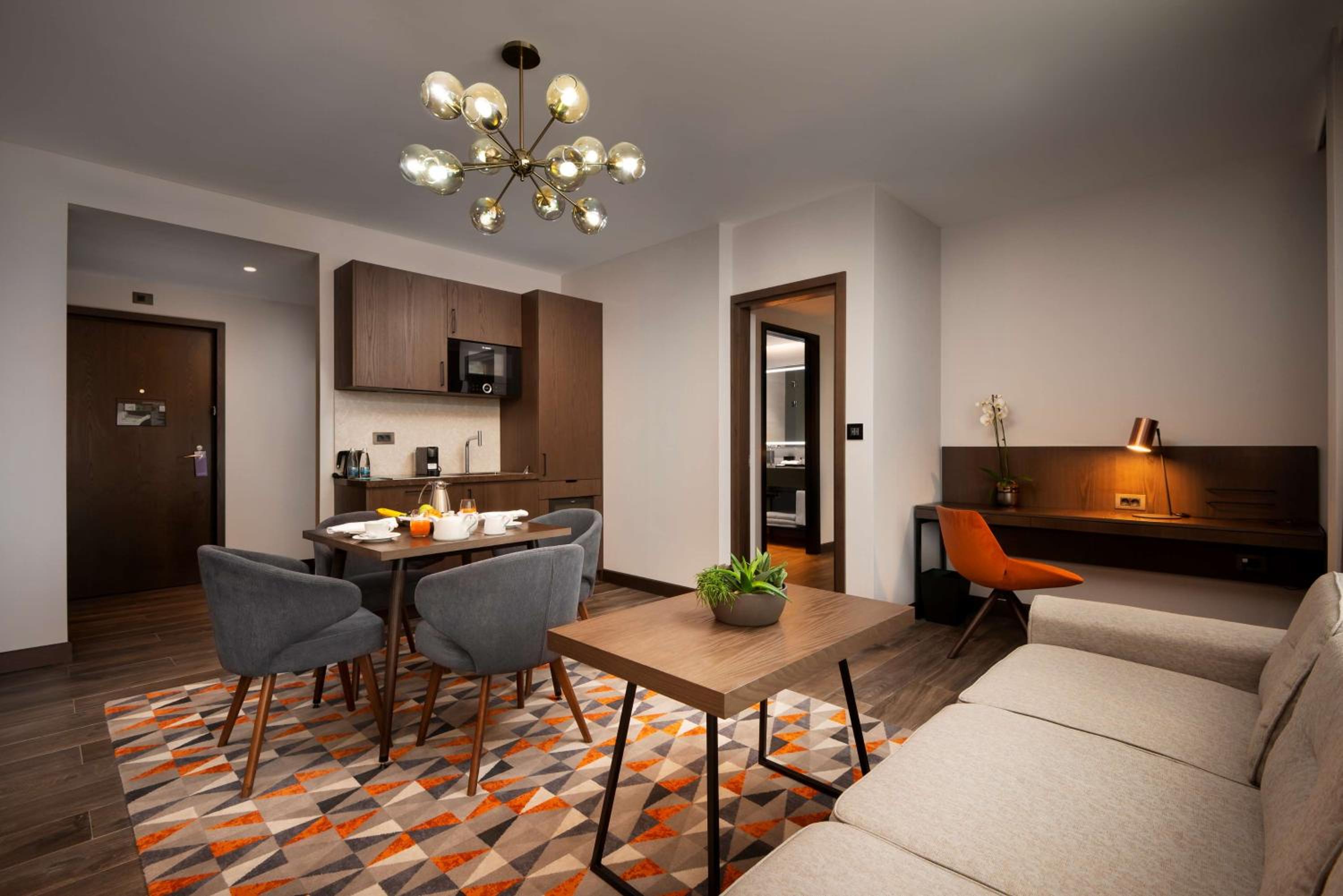 Ambassador Suite - Photo 1