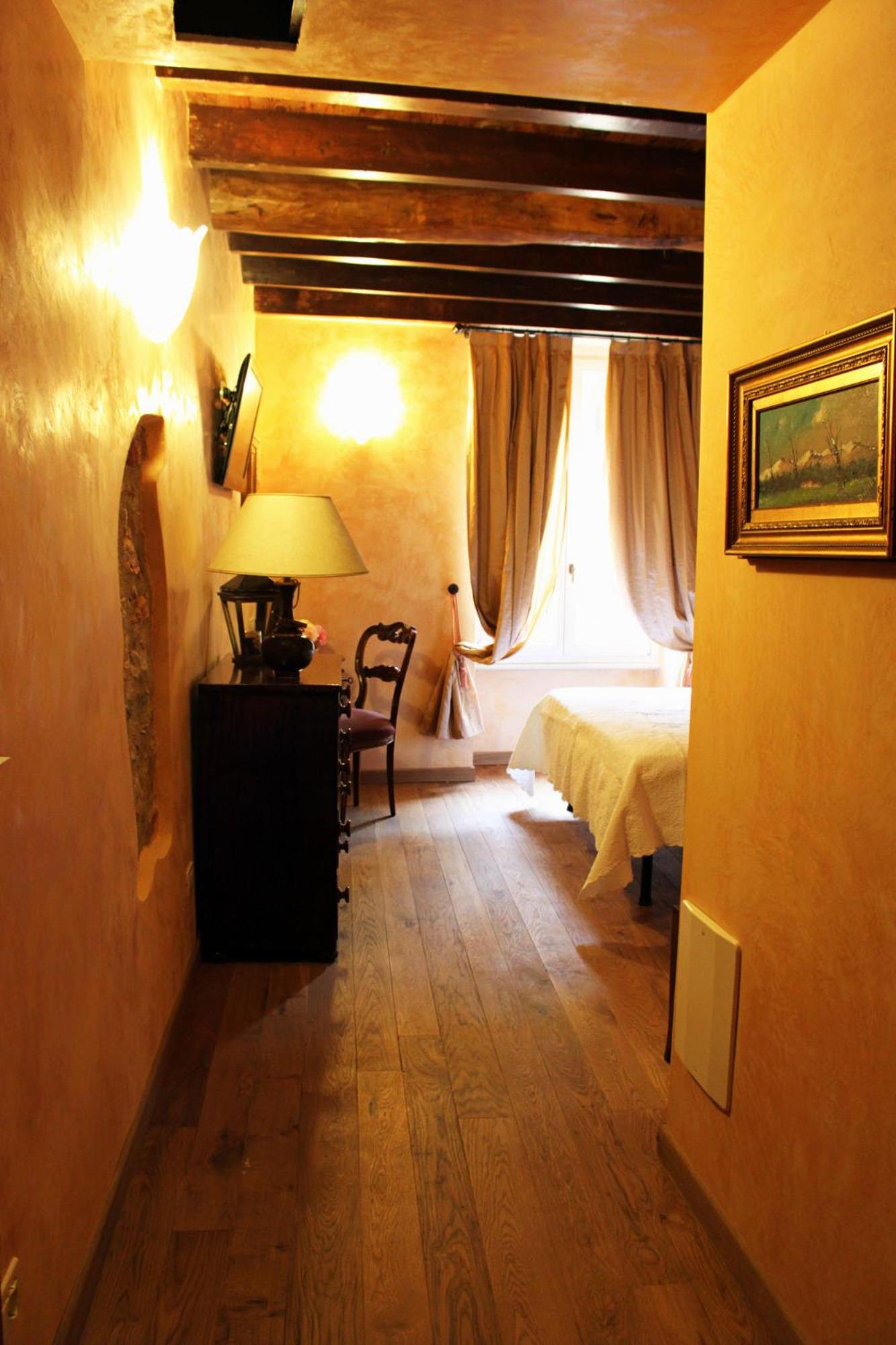Double Room - Photo 16