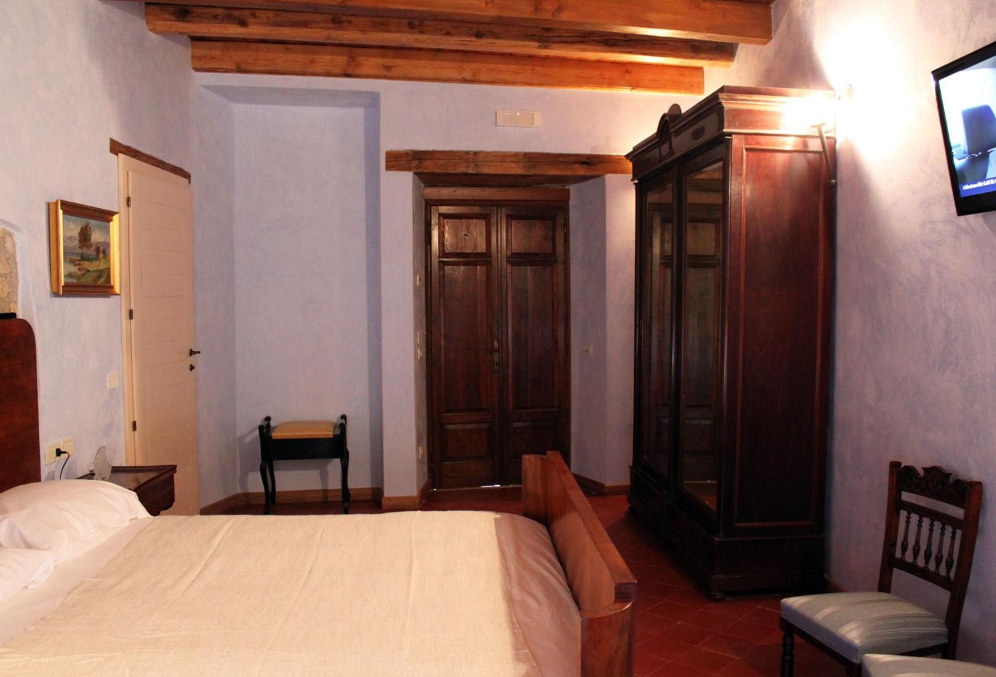Double Room - Photo 10