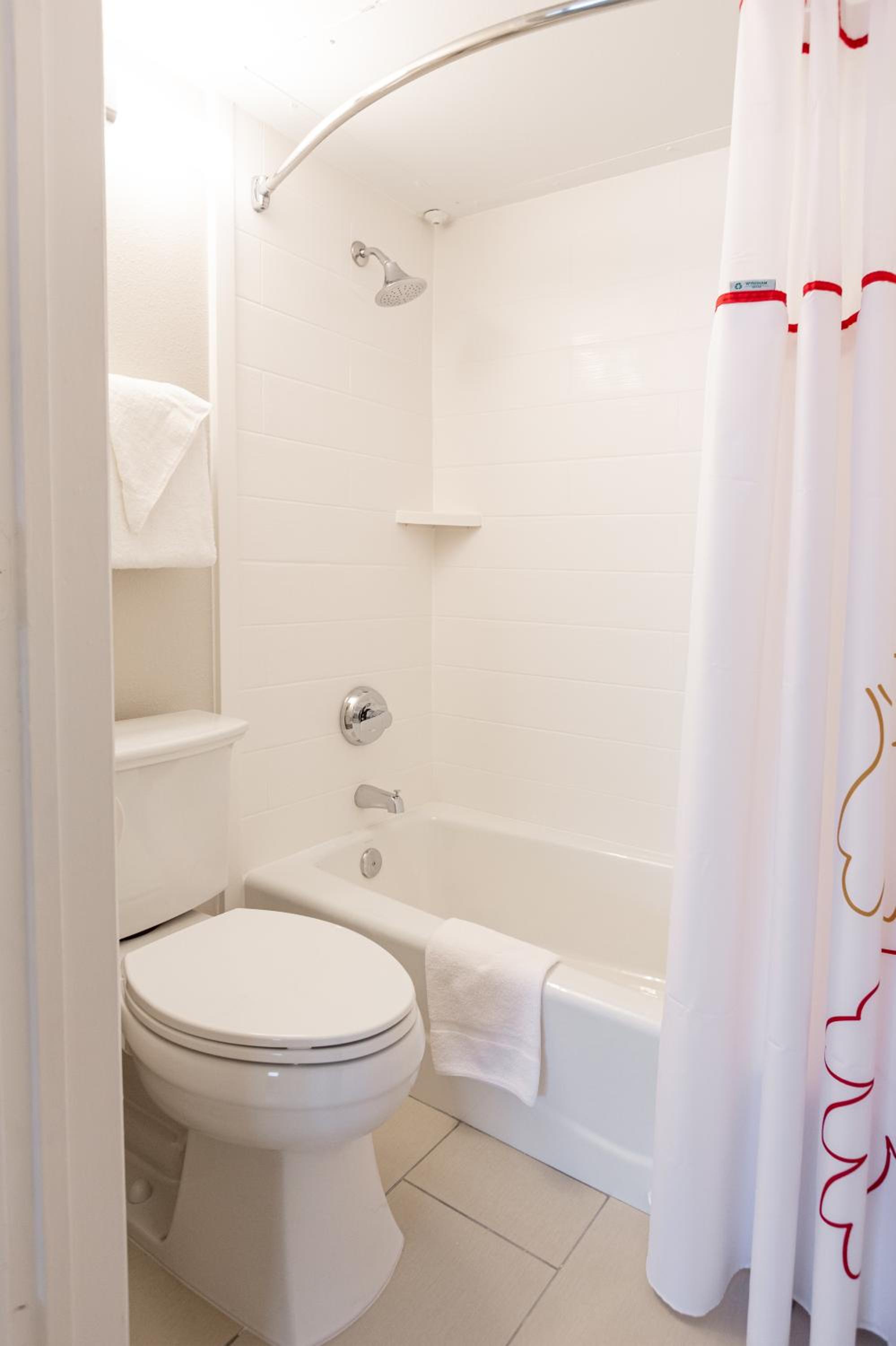 One Bedroom King Suite- Non-Smoking - Photo 9