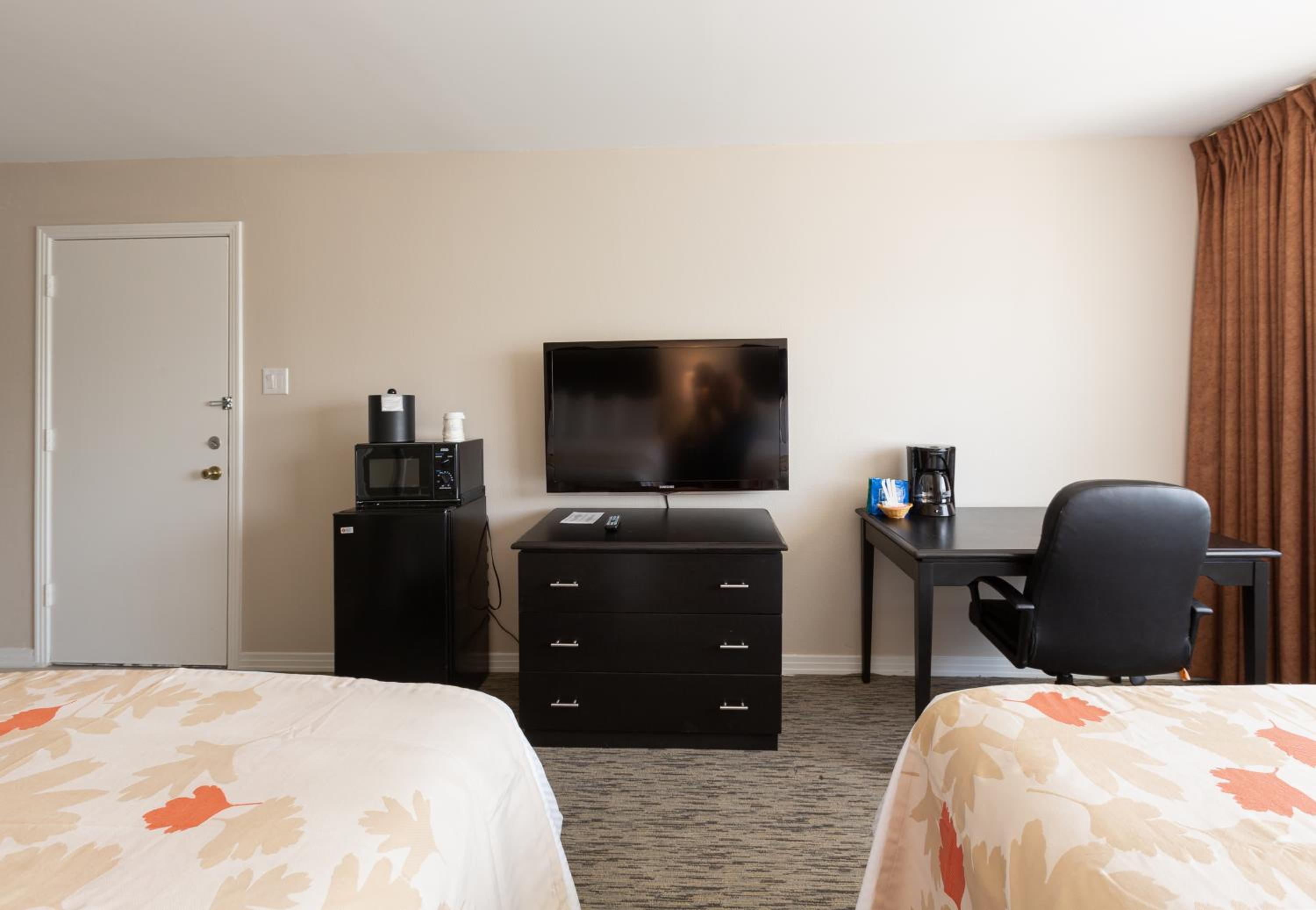 Double Room with Two Double Beds - Non-Smoking - Photo 4