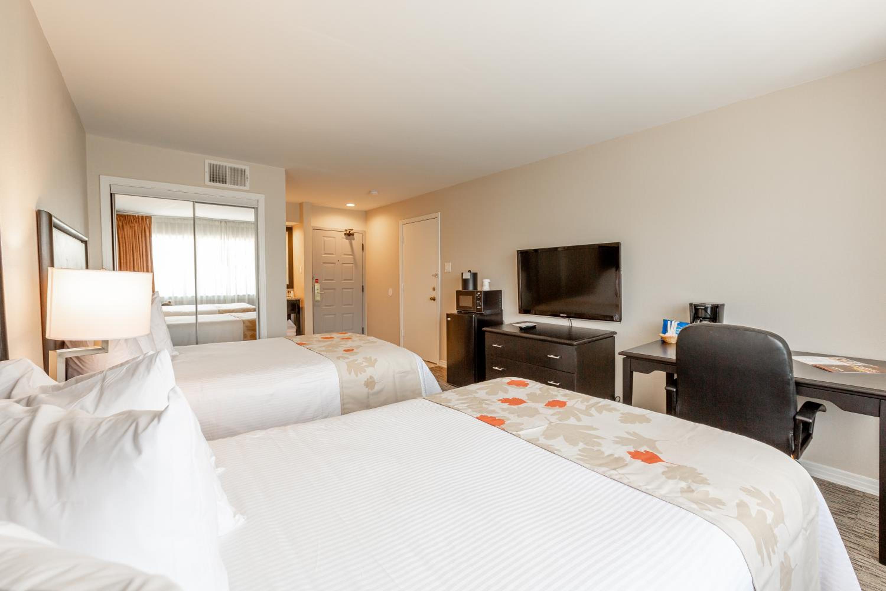 Double Room with Two Double Beds - Non-Smoking - Photo 3