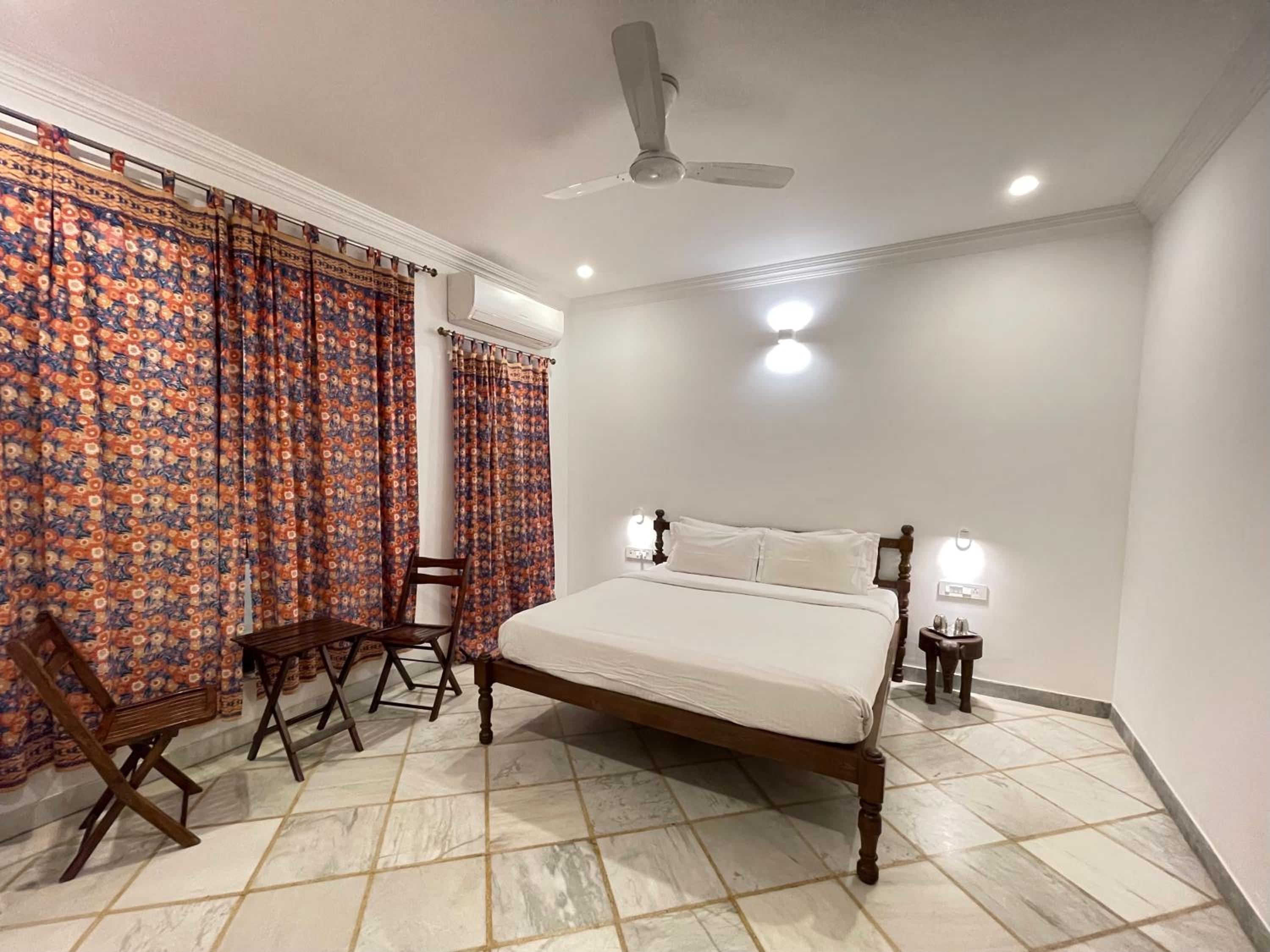 Standard Double or Twin Room - Photo 8