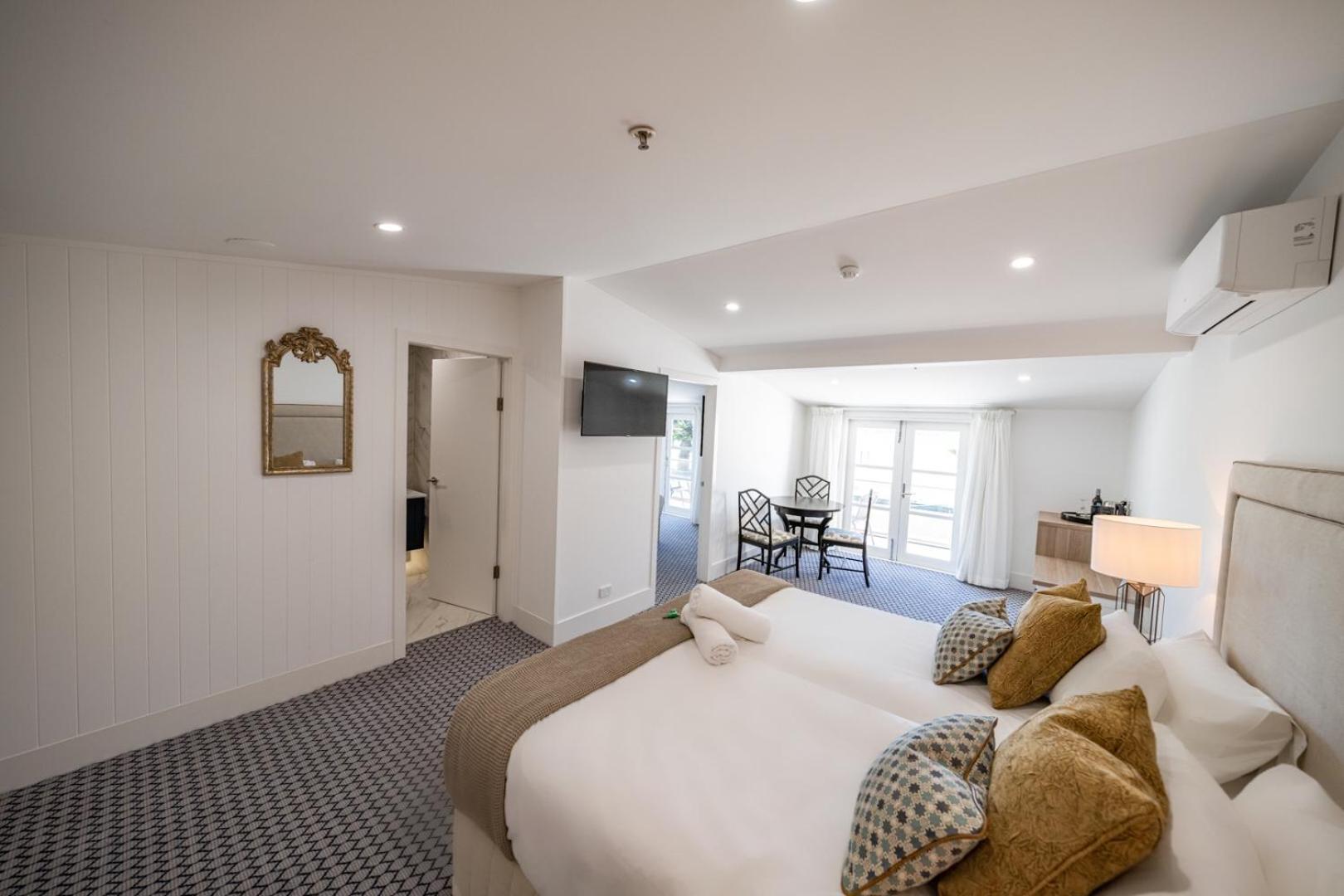 Two Bedroom Family Suite with Balcony Ocean View - Photo 4