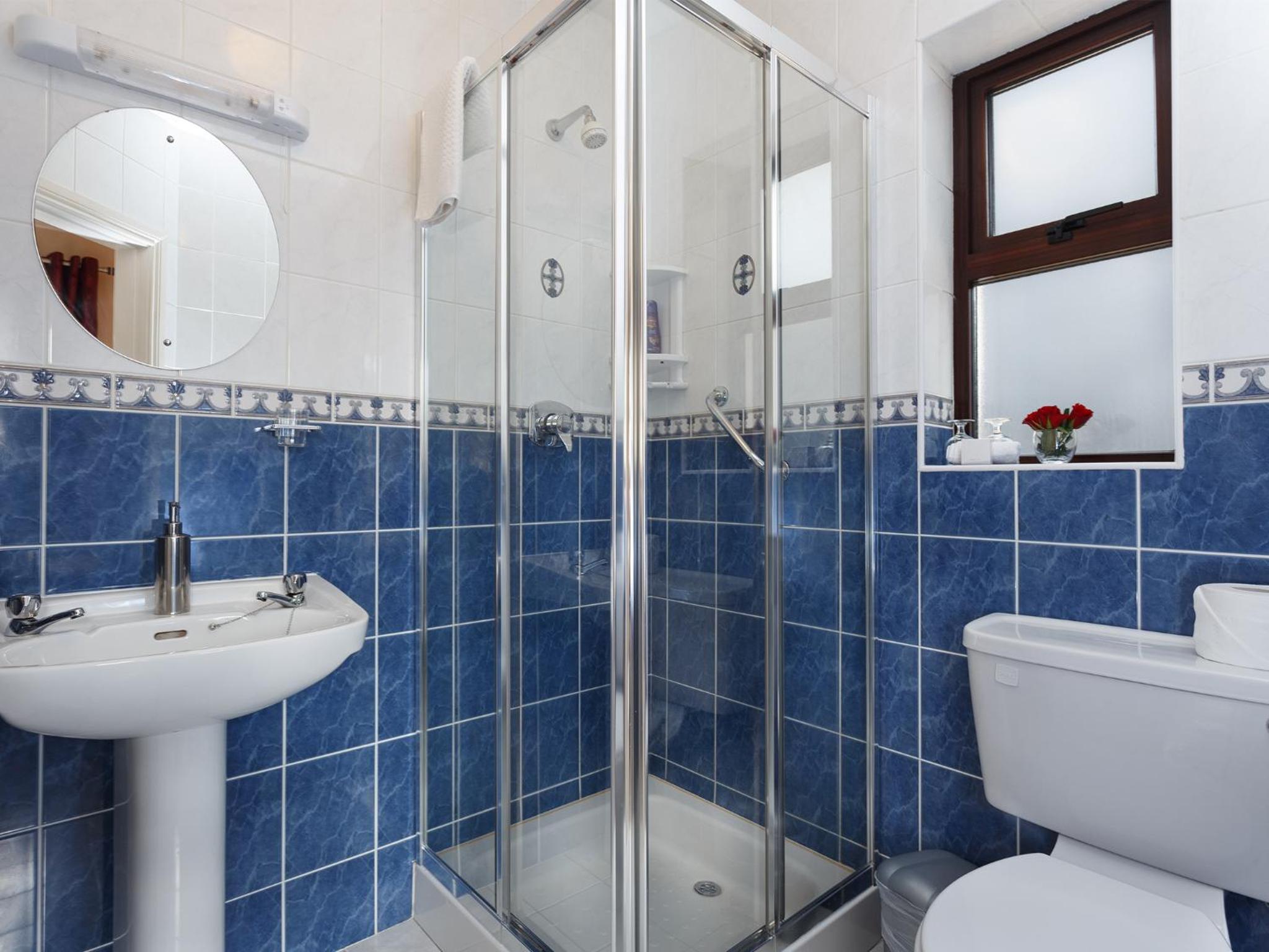  Triple Room with 1 Double bed and 1 Single Bed - Photo 4