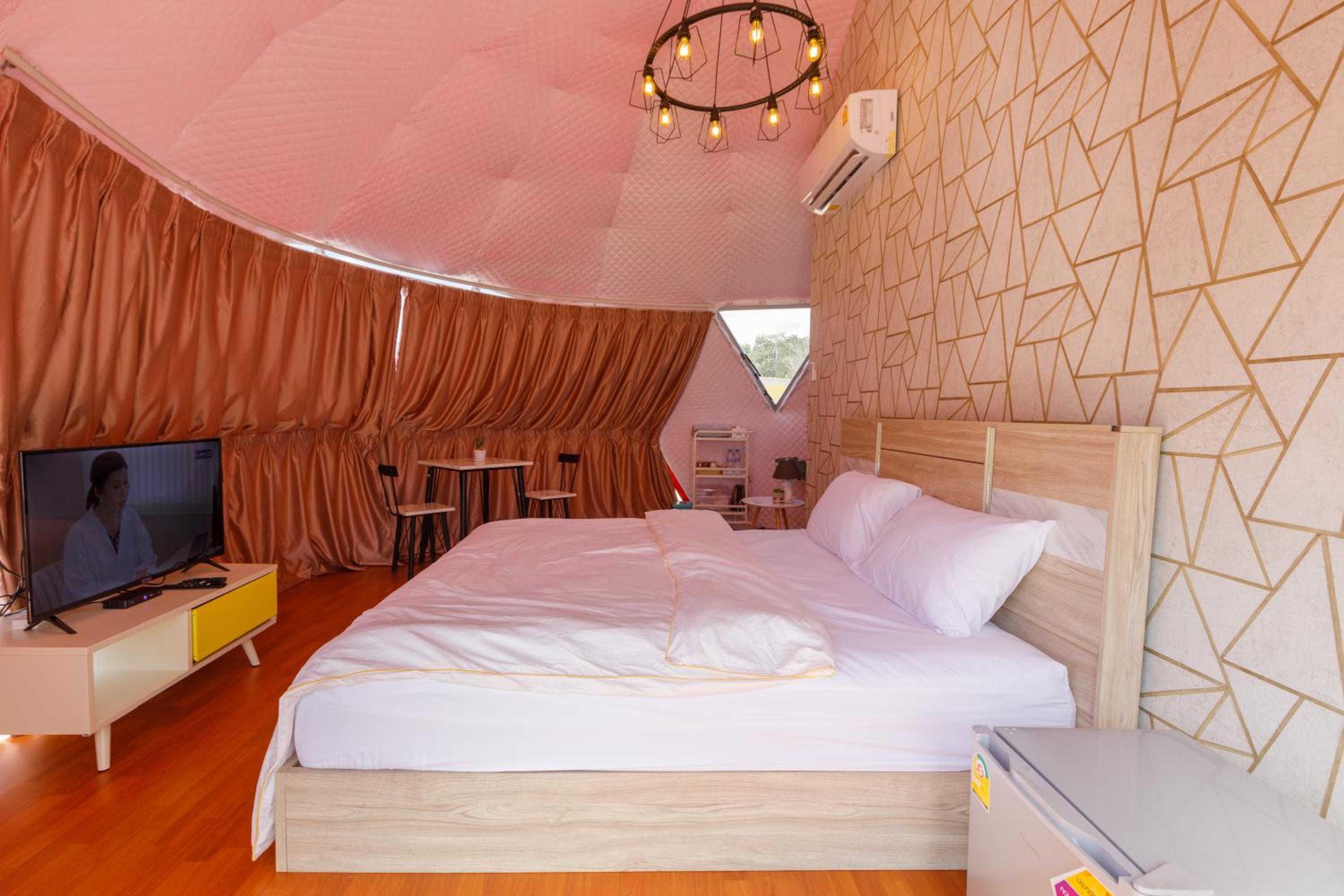 One-Bedroom House photo 1