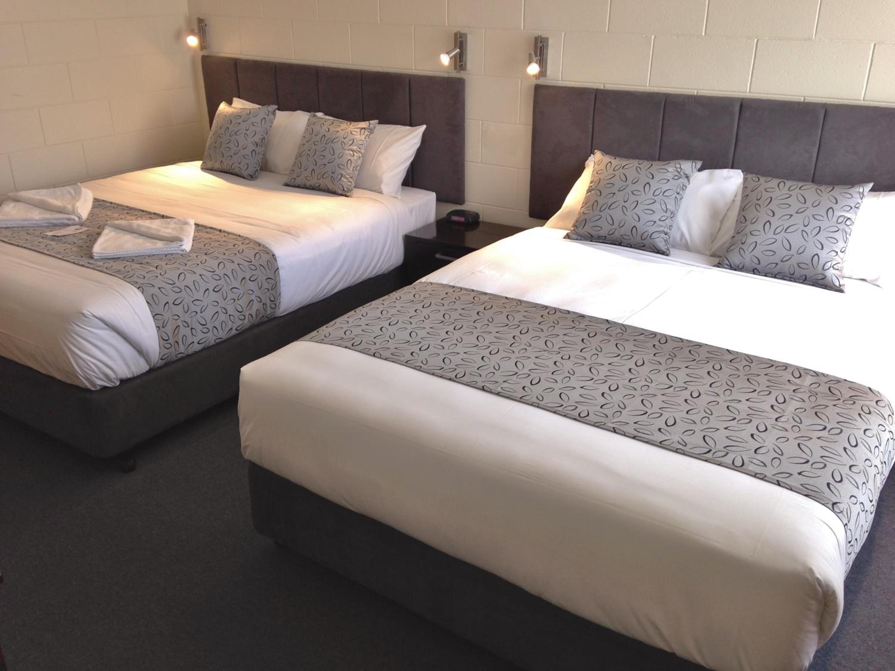 Standard Double or Twin Room (2x Queen Beds) - Photo 7