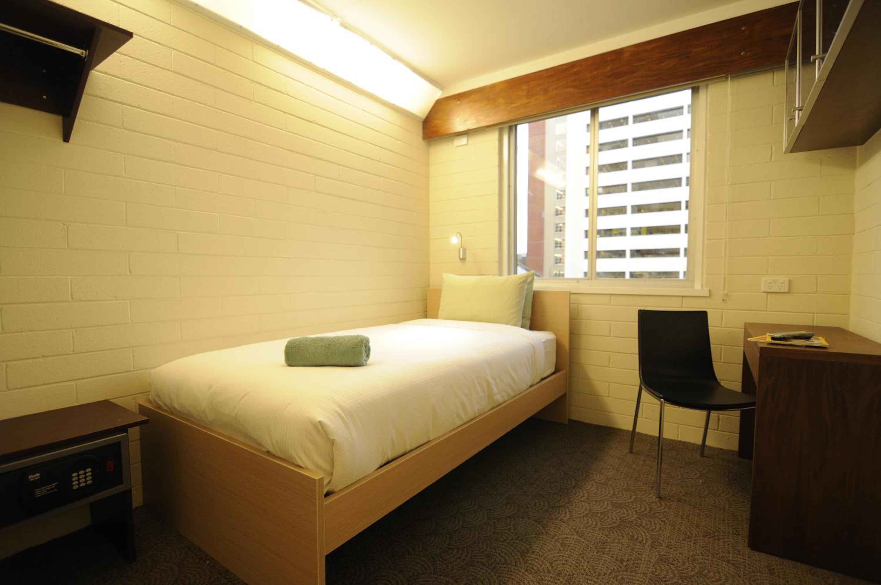 Single Room thumbnail 6