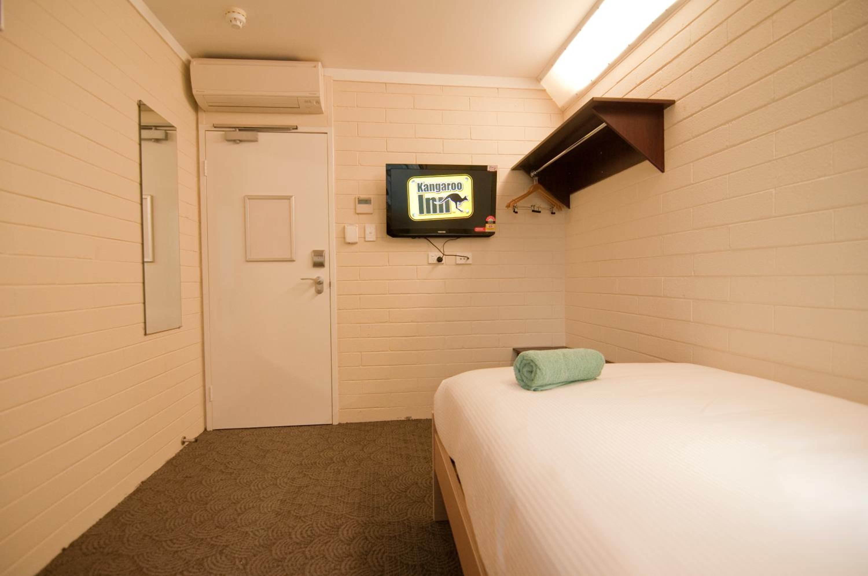 Single Room thumbnail 5